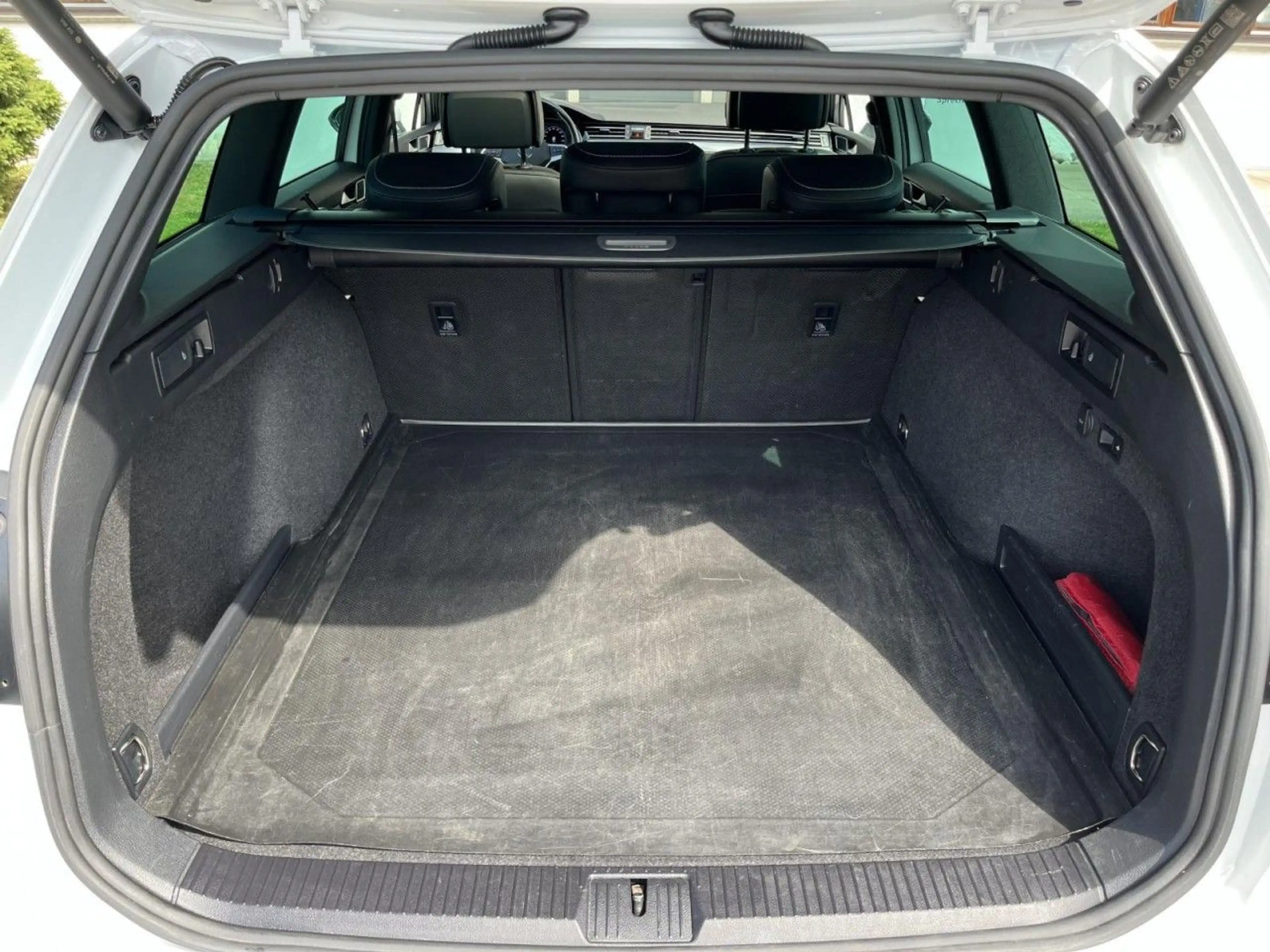 Volkswagen Passat Variant 2,0 TDI DSG 4Motion R-Line (AHK+N — photo 8