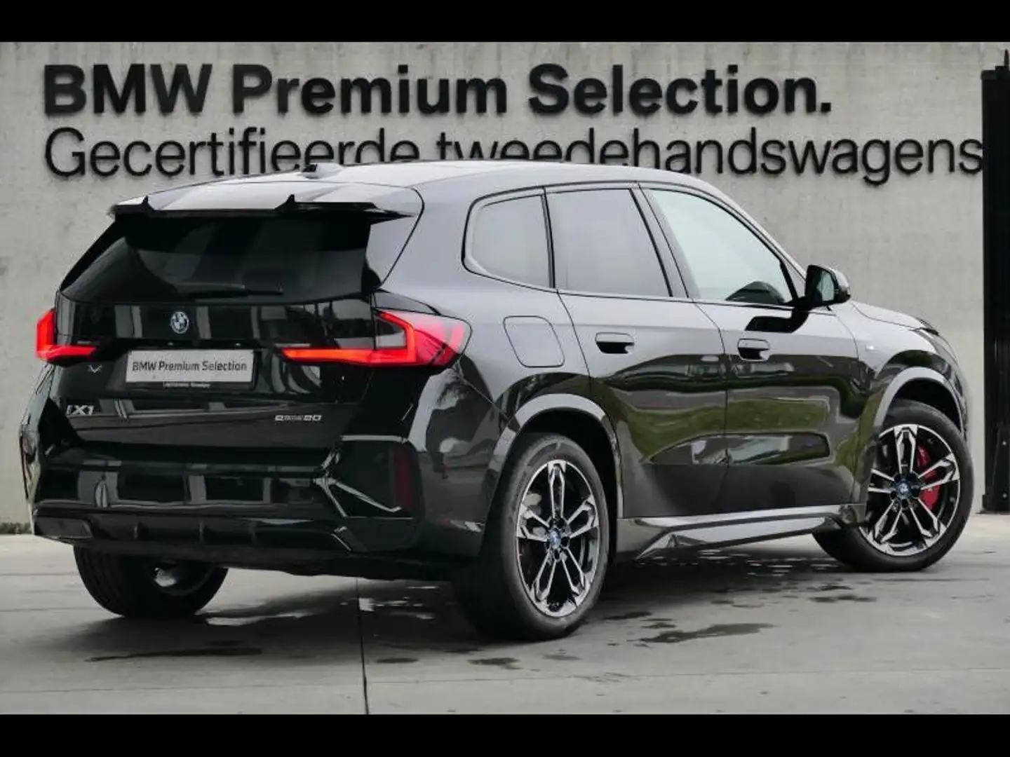 BMW iX1 eDrive20 M Sport PRO | PANO | Zwart - 2