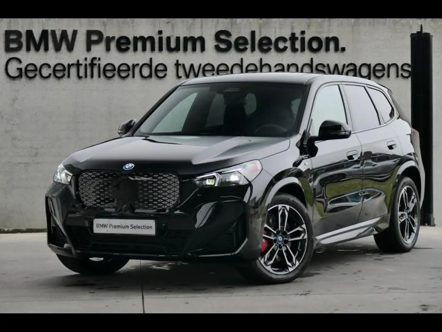 BMW iX1 eDrive20 M Sport PRO | PANO | Zwart - 1