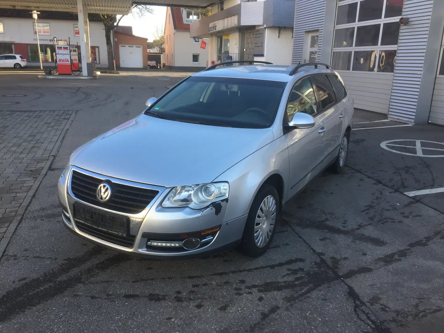 Volkswagen Passat KOMBI AUTOMATIK AHK TEMPOMAT FEST PREIS Silber - 2
