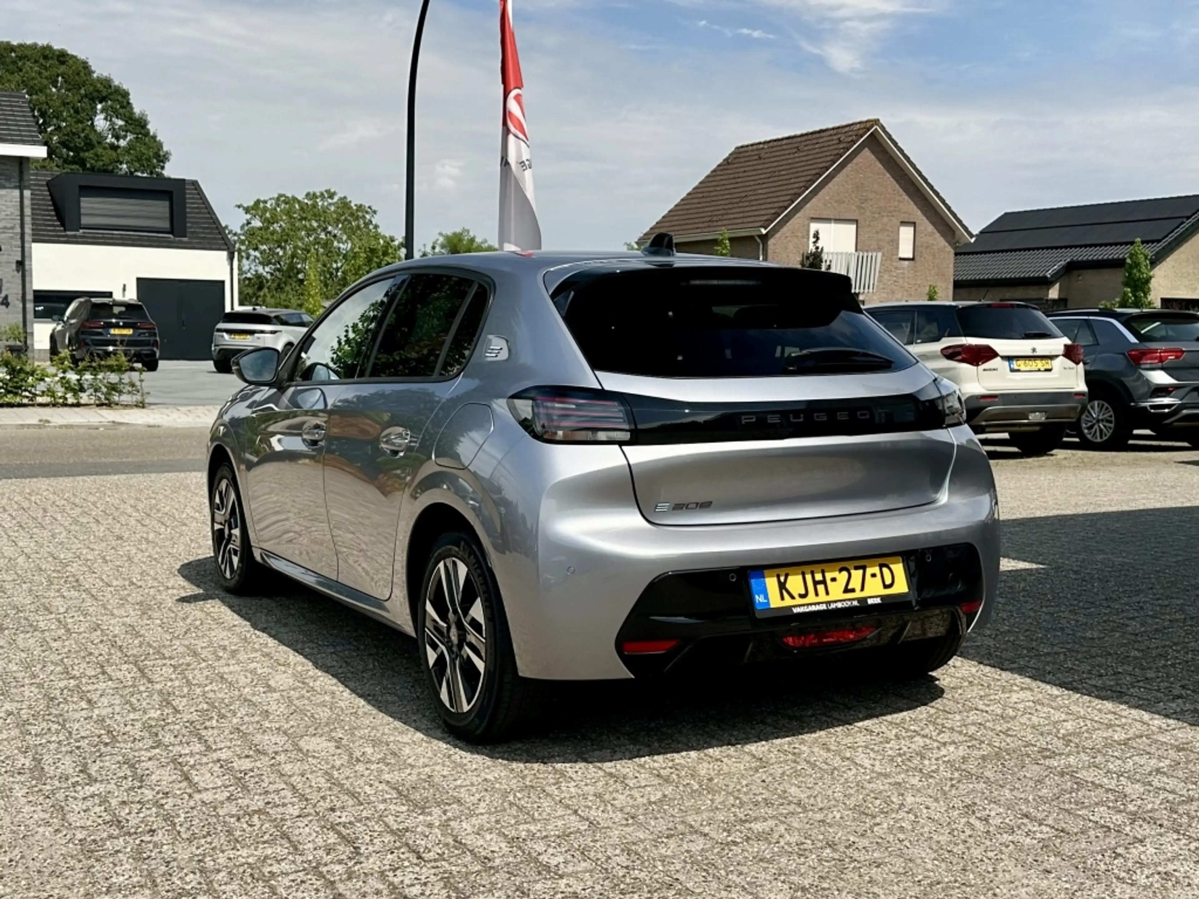 Peugeot e-208 Allure 51 kWh Carplay Bluetooth — photo 11