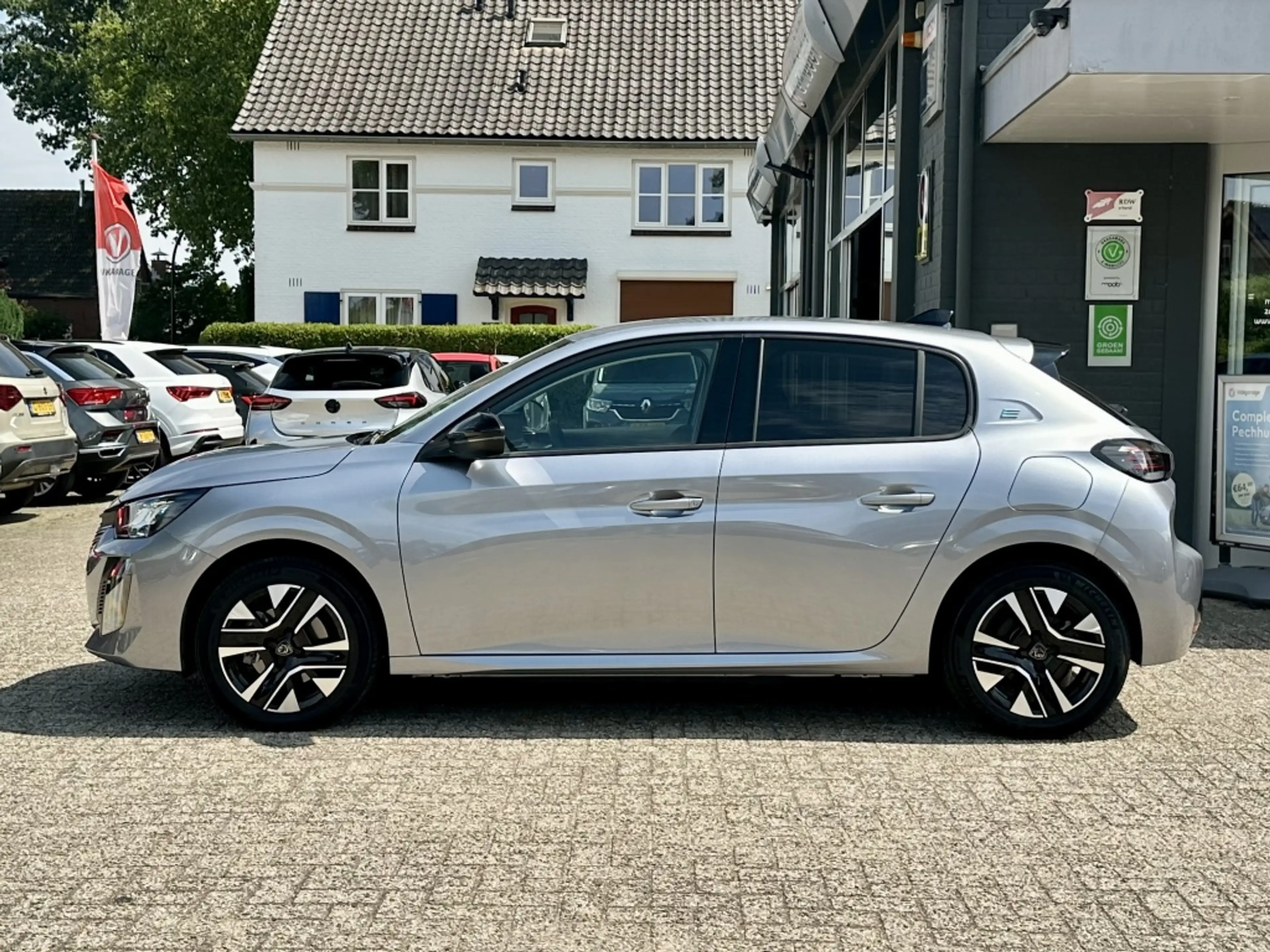 Peugeot e-208 Allure 51 kWh Carplay Bluetooth — photo 9