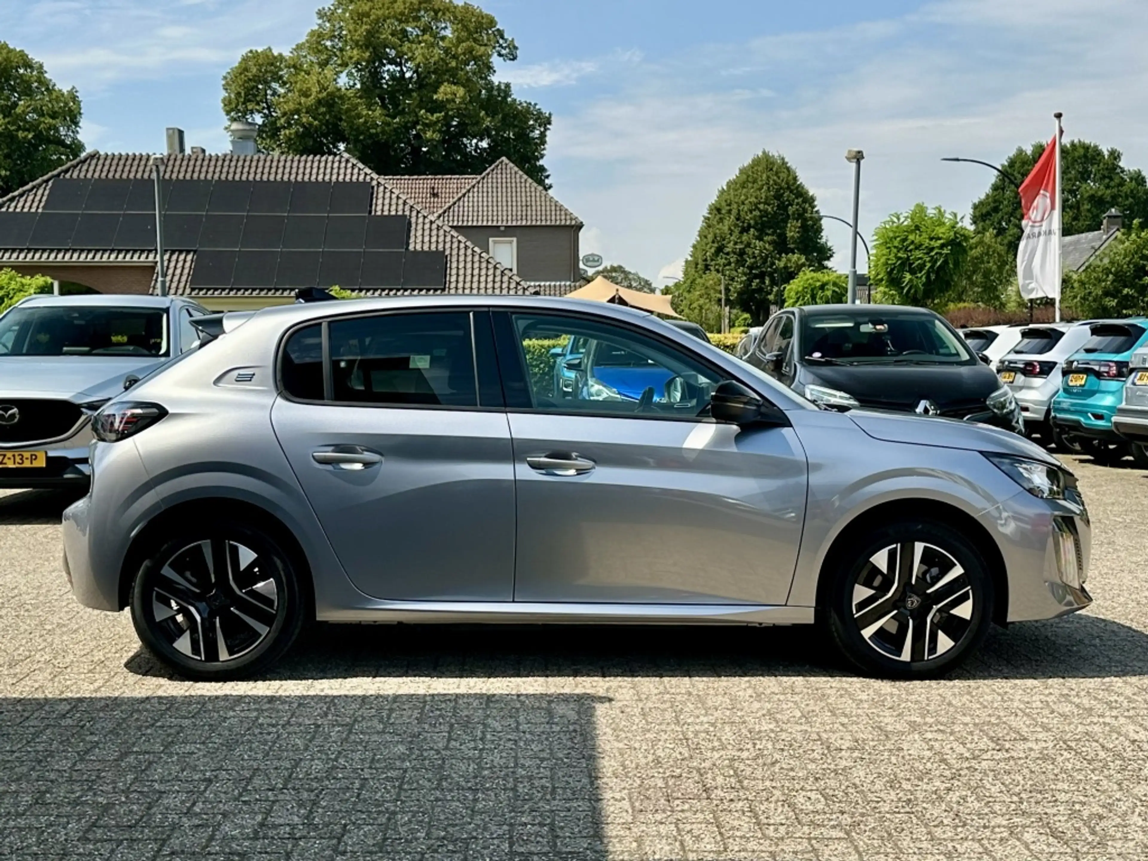 Peugeot e-208 Allure 51 kWh Carplay Bluetooth — photo 8