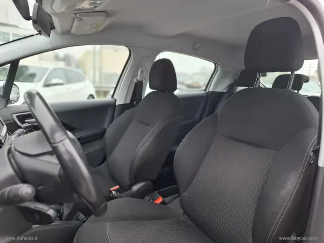 Peugeot 208 view 9