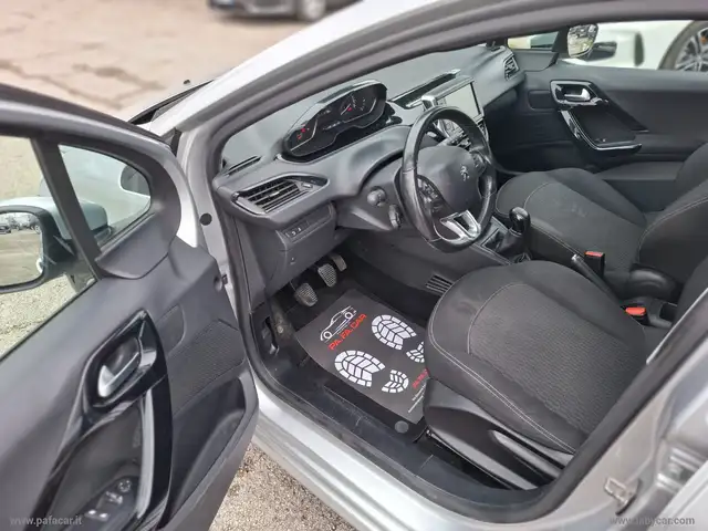 Peugeot 208 view 7