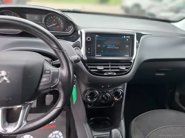 Peugeot 208 view 12
