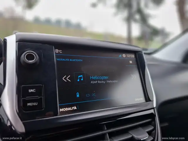 Peugeot 208 view 14