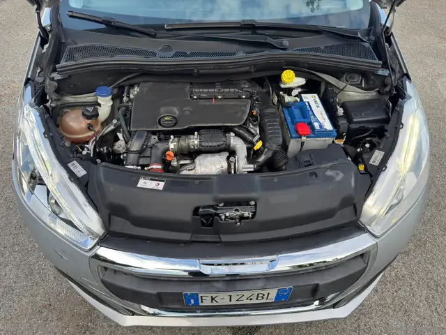 Peugeot 208 view 6