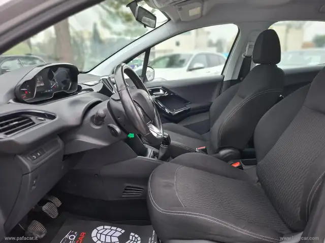 Peugeot 208 view 8