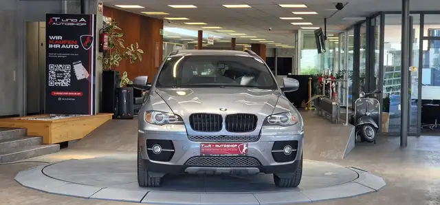 BMW X6 view 2