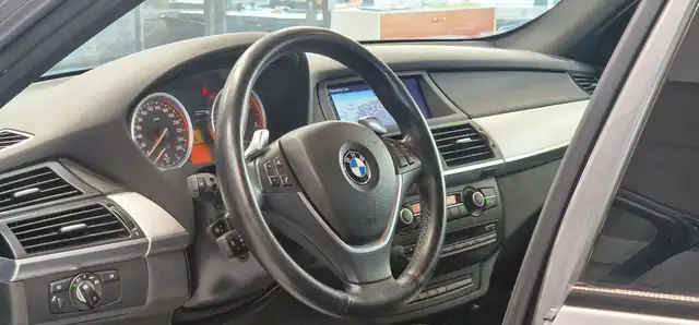 BMW X6 view 13