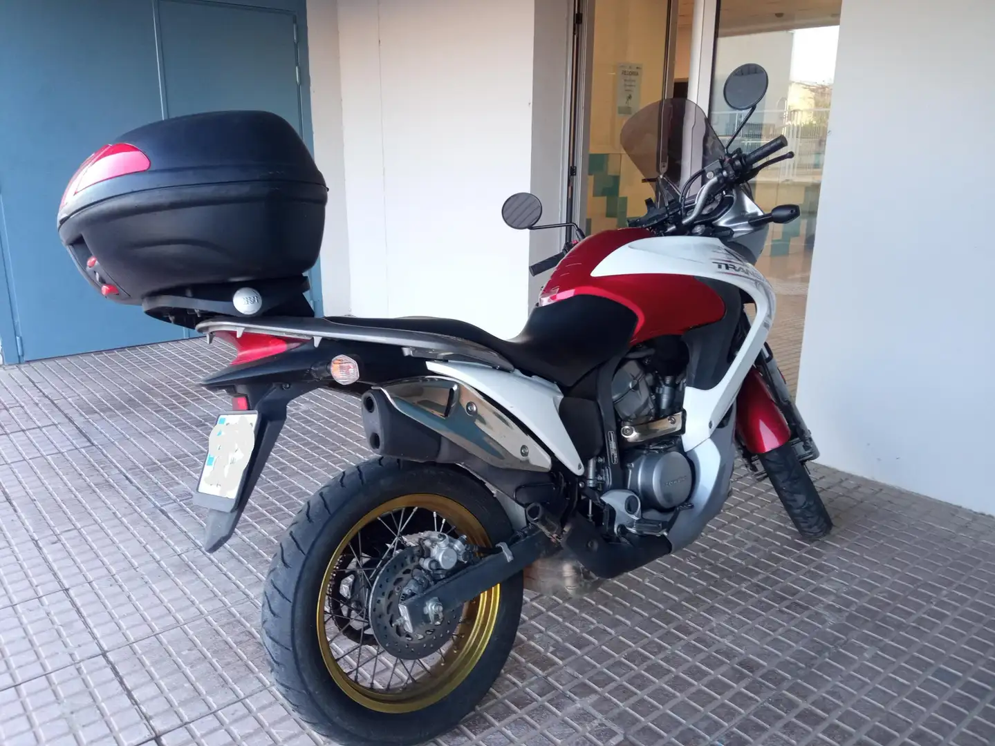 Honda XL 700 -- Kırmızı - 2