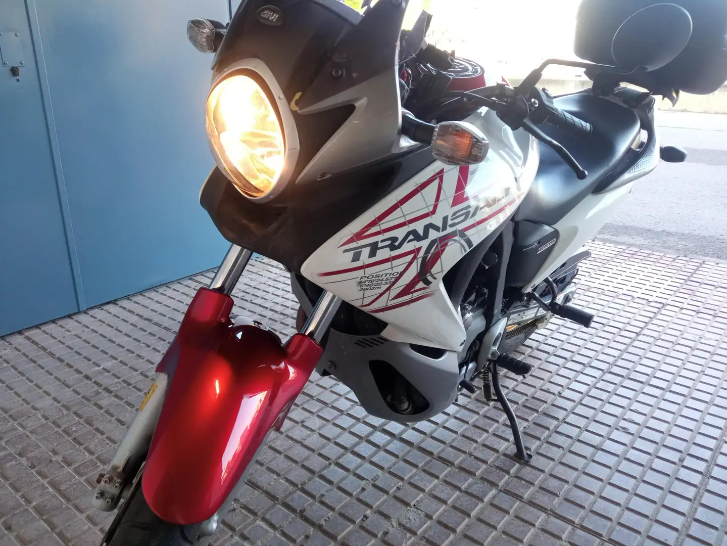 Honda XL 700 -- Kırmızı - 1