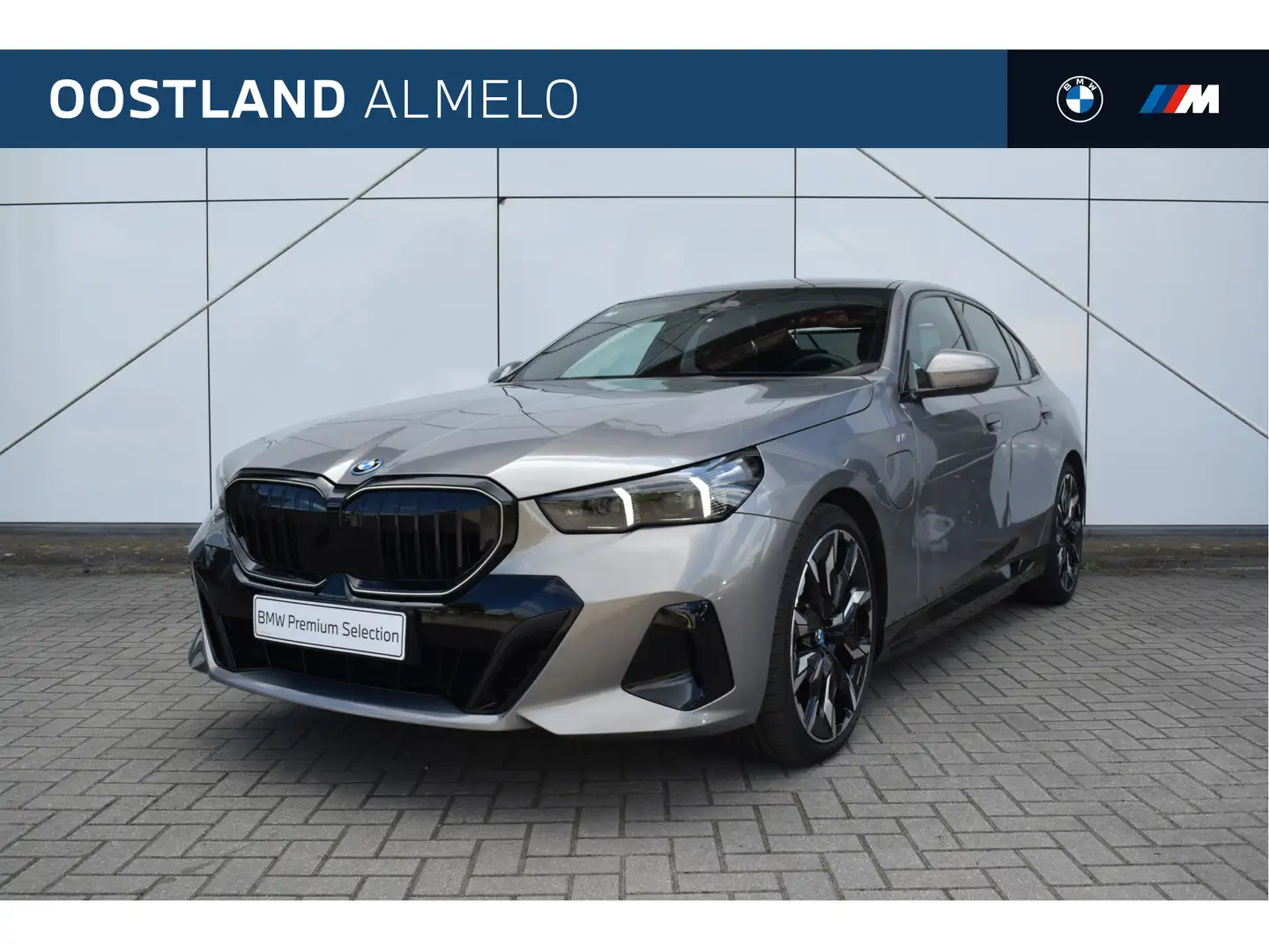 BMW 550 5 Serie 550e xDrive M Sport Automaat / Panoramadak Gris - 1