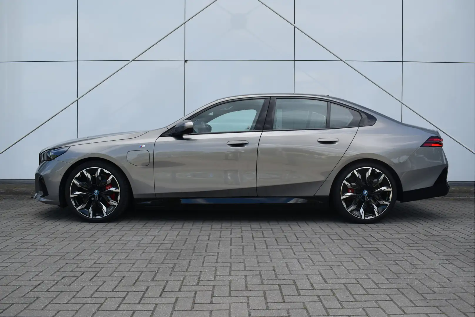 BMW 550 5 Serie 550e xDrive M Sport Automaat / Panoramadak Gris - 2