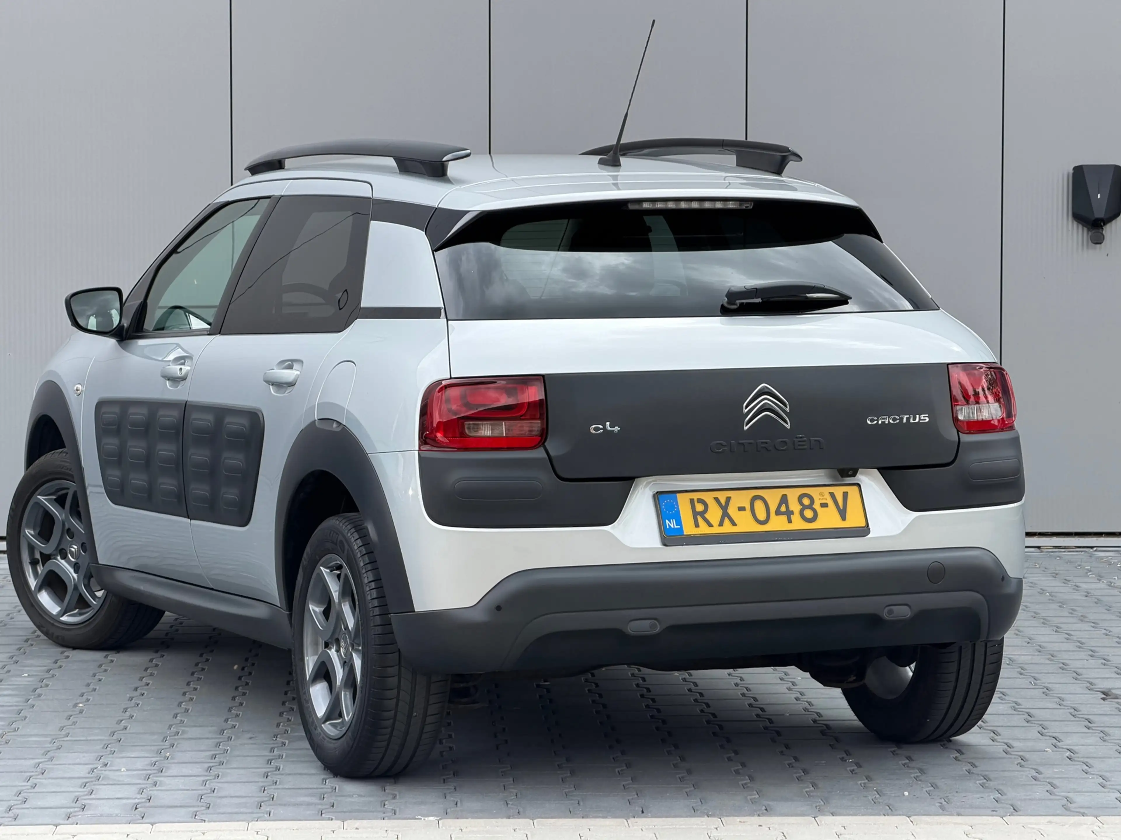 Citroen C4 Cactus 1.2 PureTech Shine - Gris Aluminium - Camera/Clima — photo 21