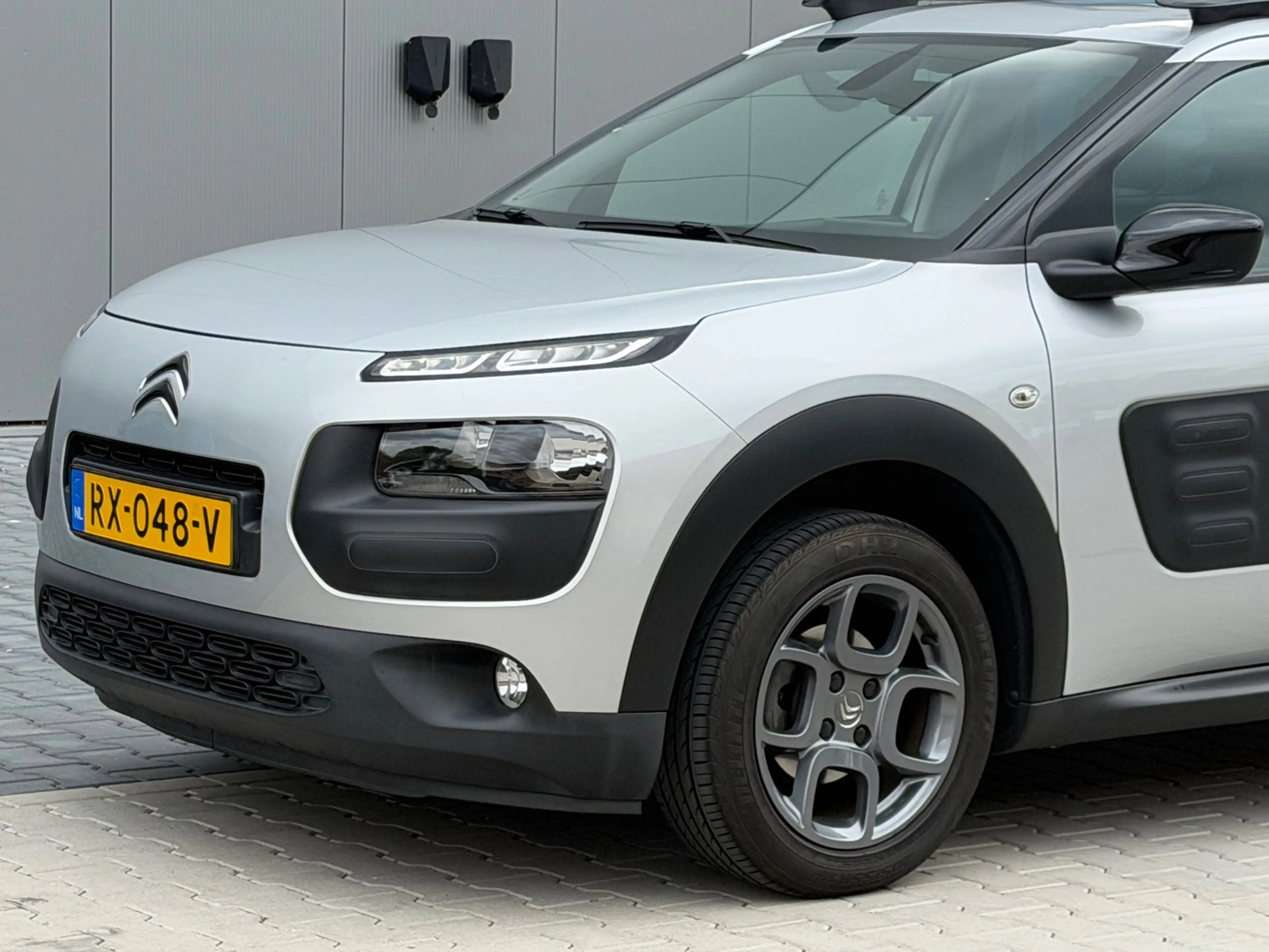 Citroen C4 Cactus 1.2 PureTech Shine - Gris Aluminium - Camera/Clima — photo 24