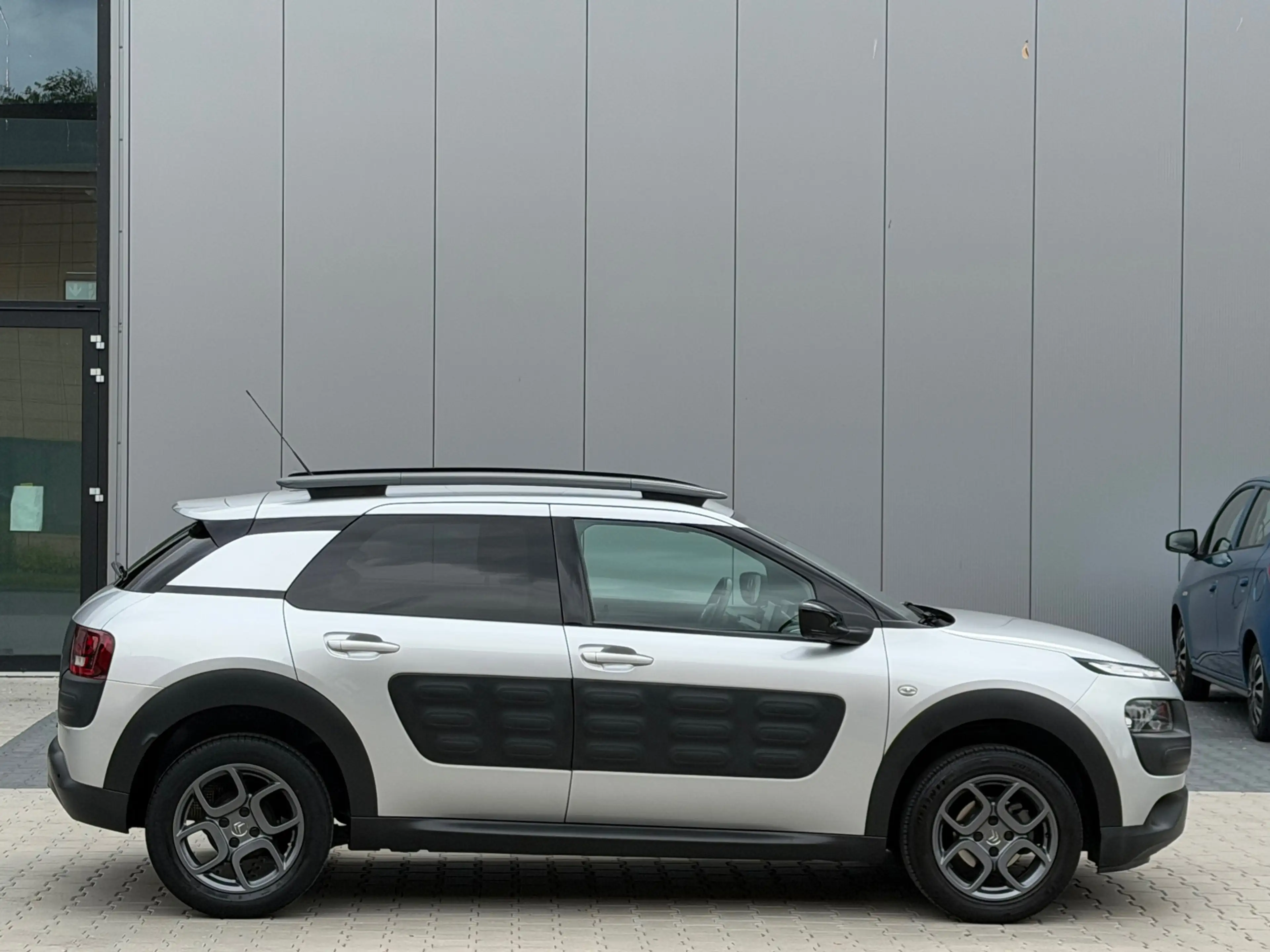 Citroen C4 Cactus 1.2 PureTech Shine - Gris Aluminium - Camera/Clima — photo 23