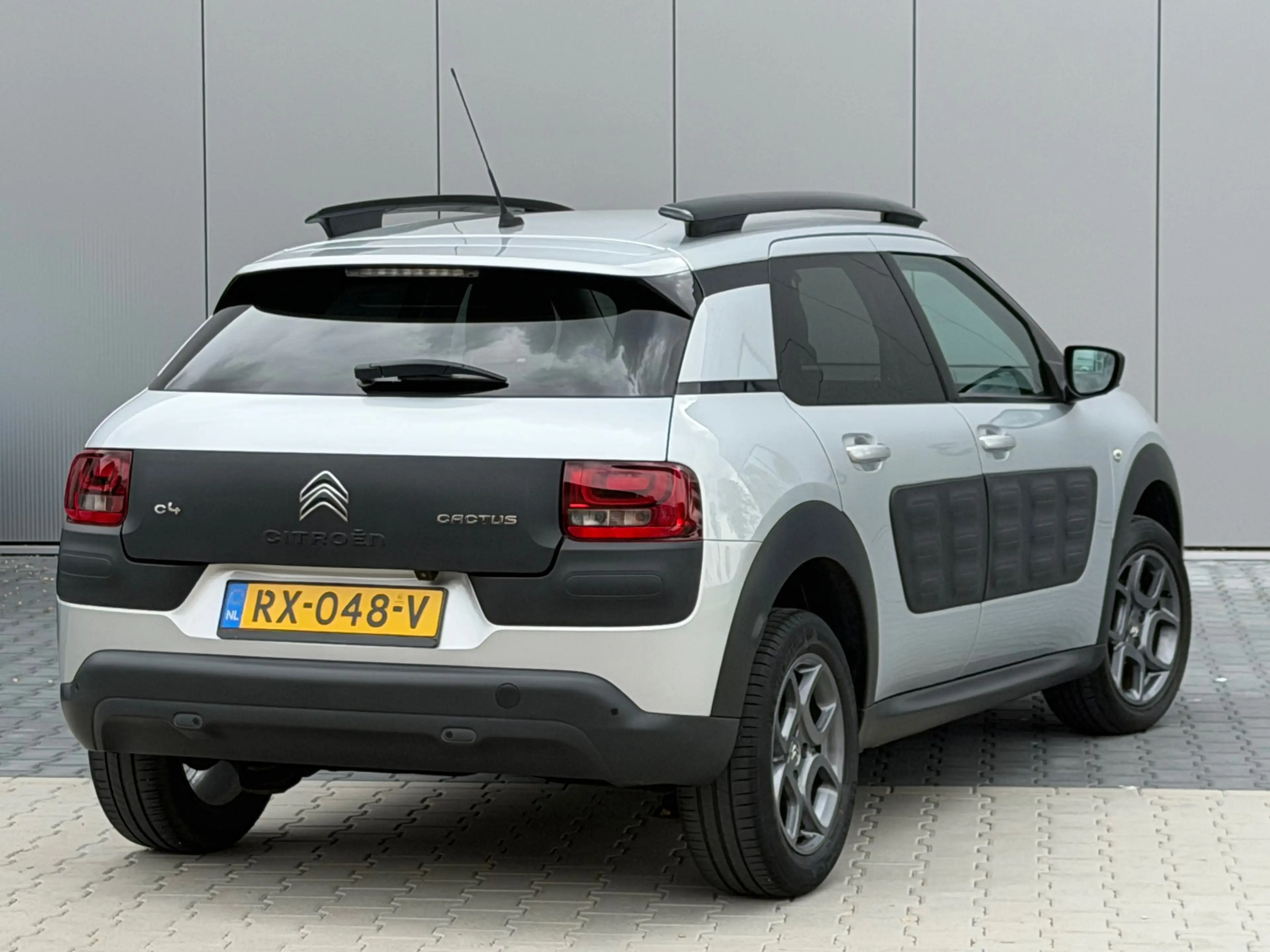 Citroen C4 Cactus 1.2 PureTech Shine - Gris Aluminium - Camera/Clima — photo 20