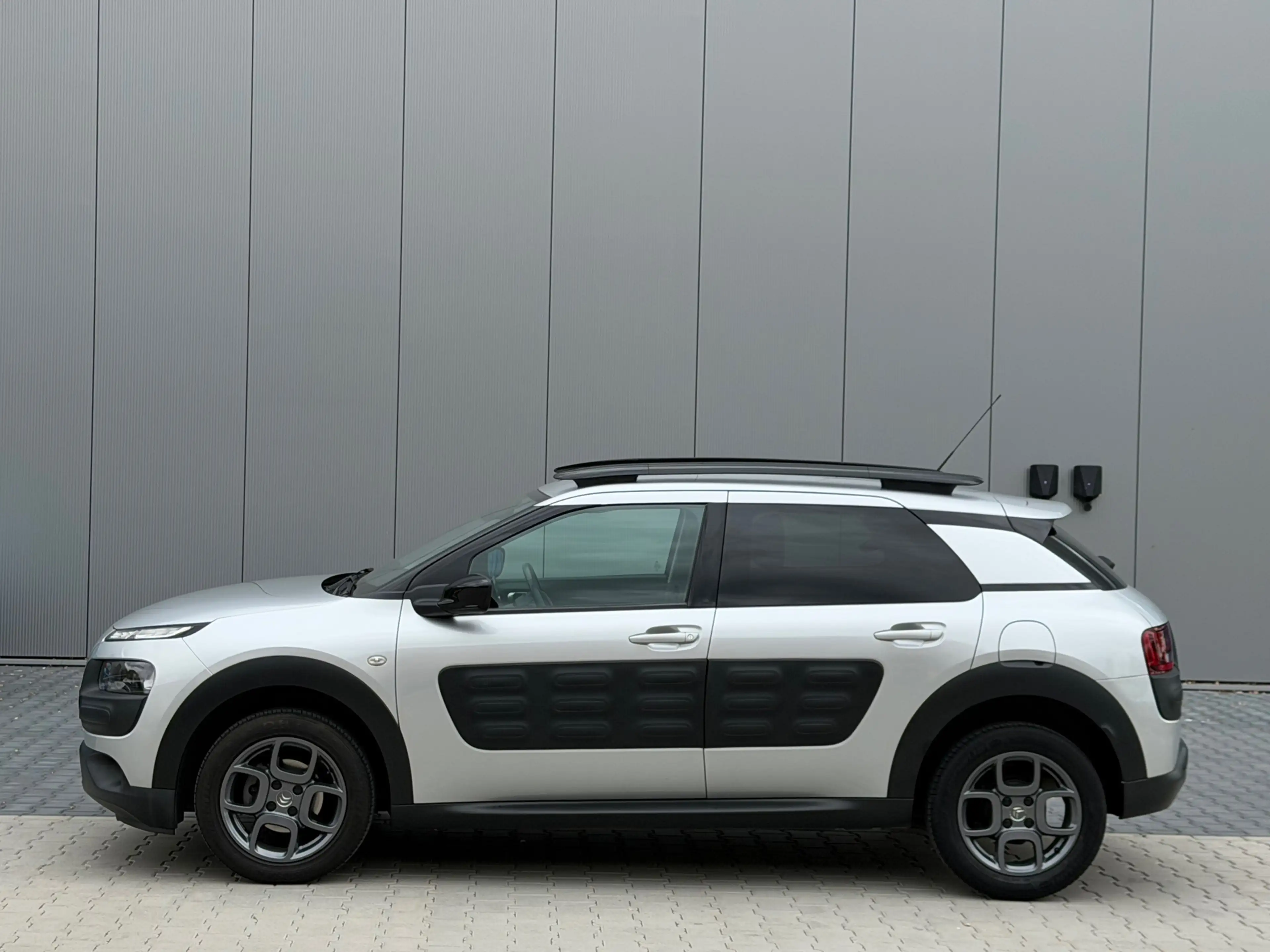 Citroen C4 Cactus 1.2 PureTech Shine - Gris Aluminium - Camera/Clima — photo 18
