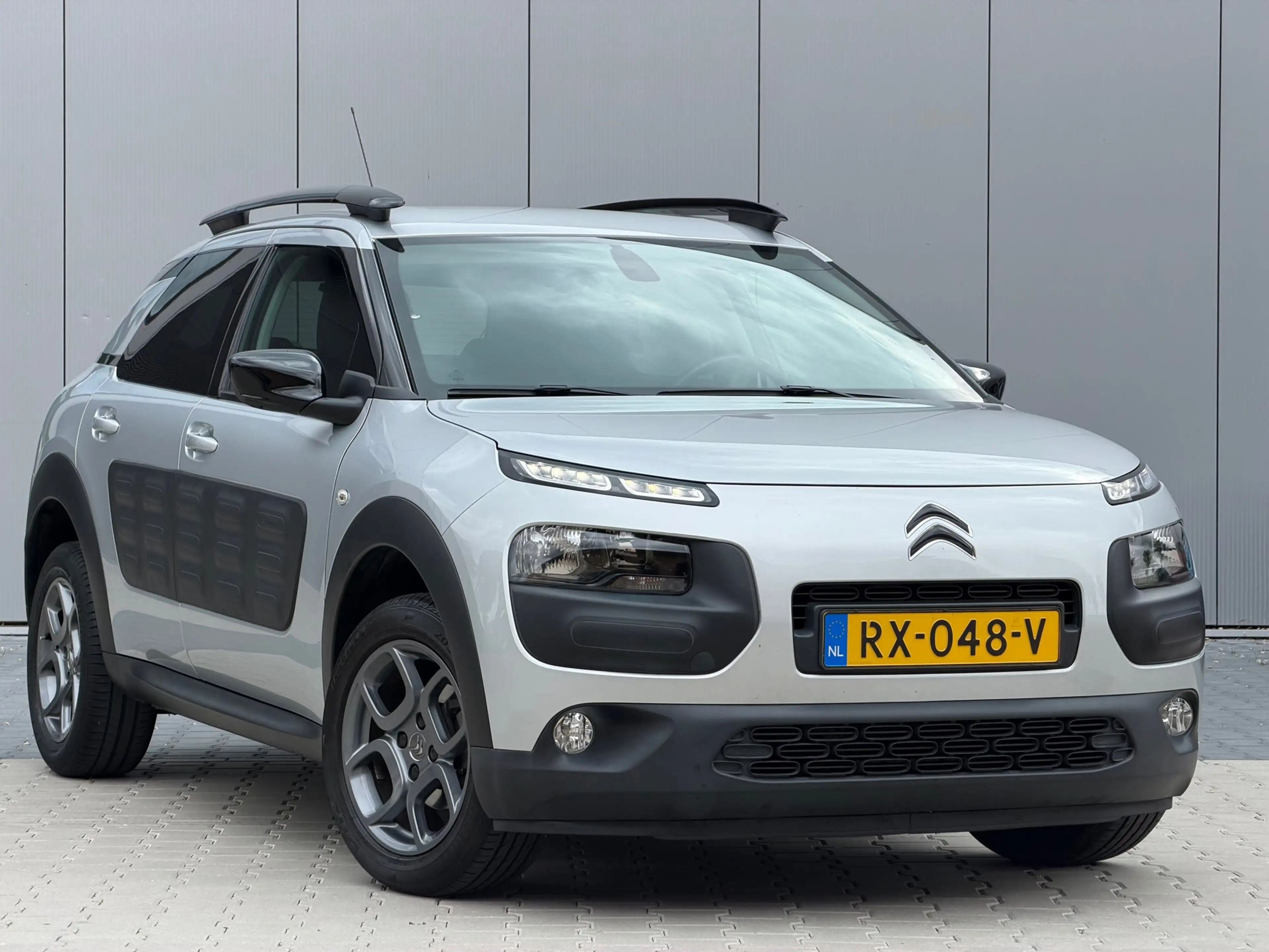 Citroen C4 Cactus 1.2 PureTech Shine - Gris Aluminium - Camera/Clima — photo 4
