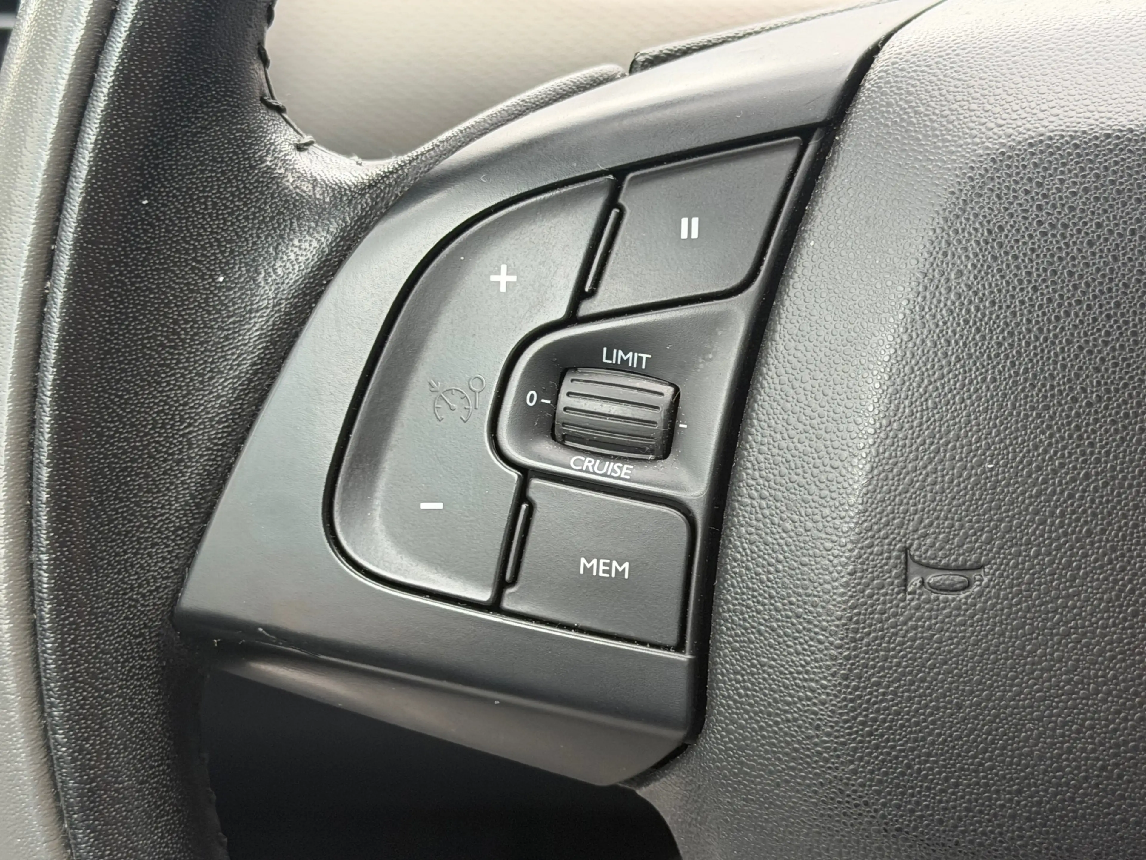 Citroen C4 Cactus 1.2 PureTech Shine - Gris Aluminium - Camera/Clima — photo 10