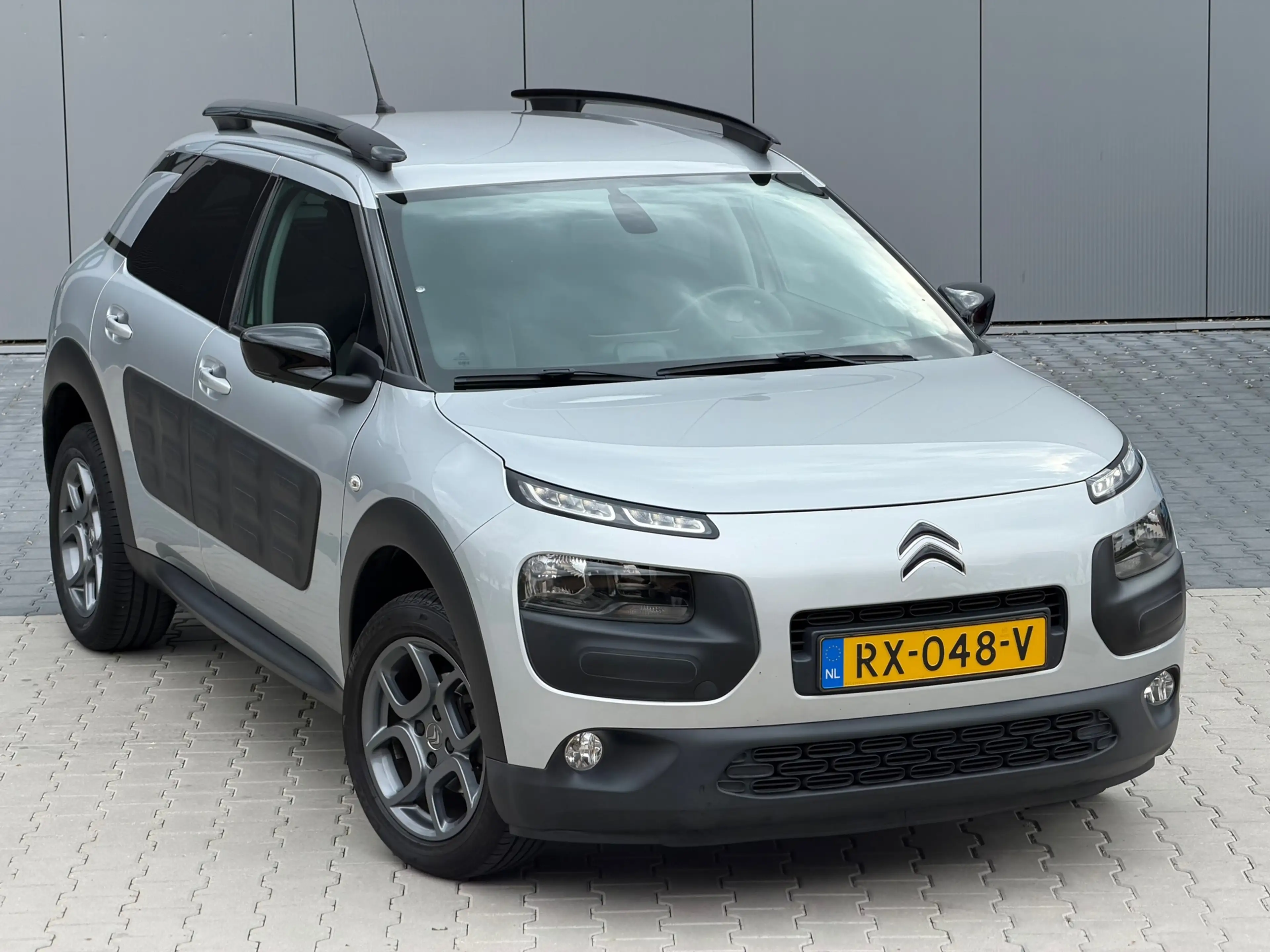 Citroen C4 Cactus 1.2 PureTech Shine - Gris Aluminium - Camera/Clima — photo 22