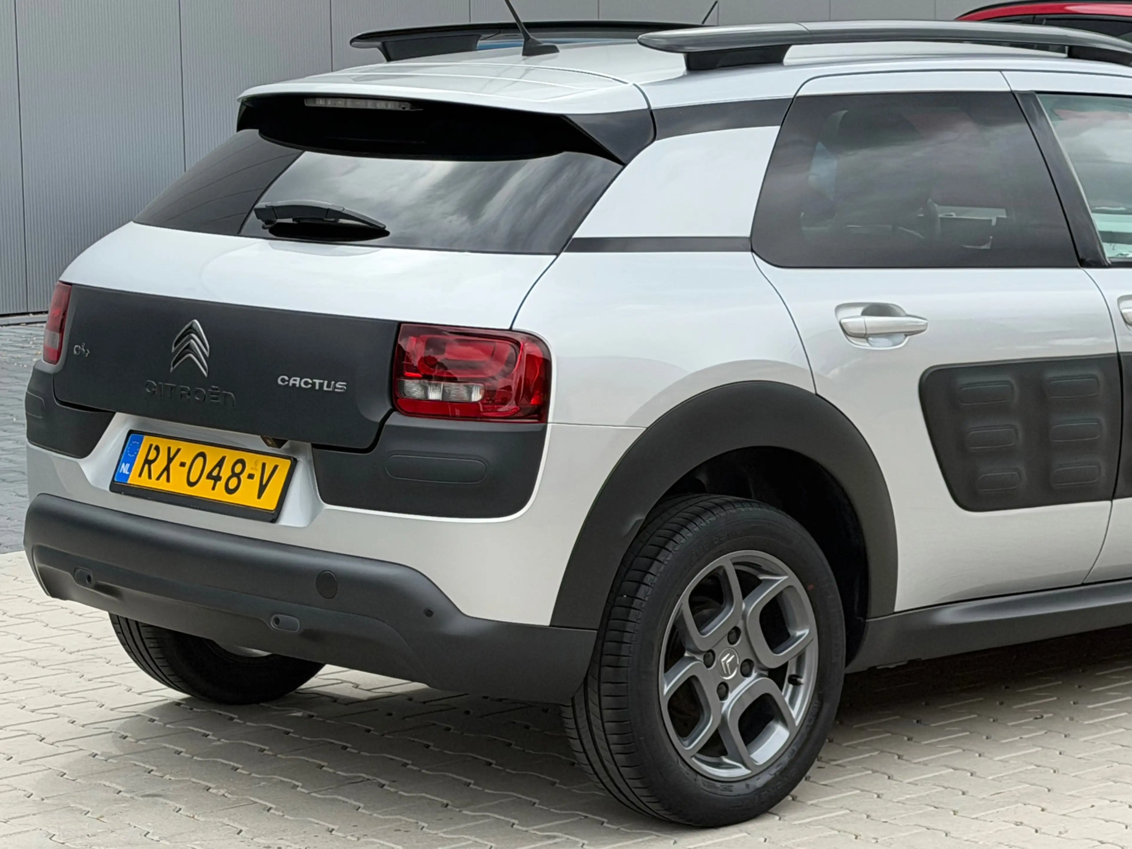 Citroen C4 Cactus 1.2 PureTech Shine - Gris Aluminium - Camera/Clima — photo 25