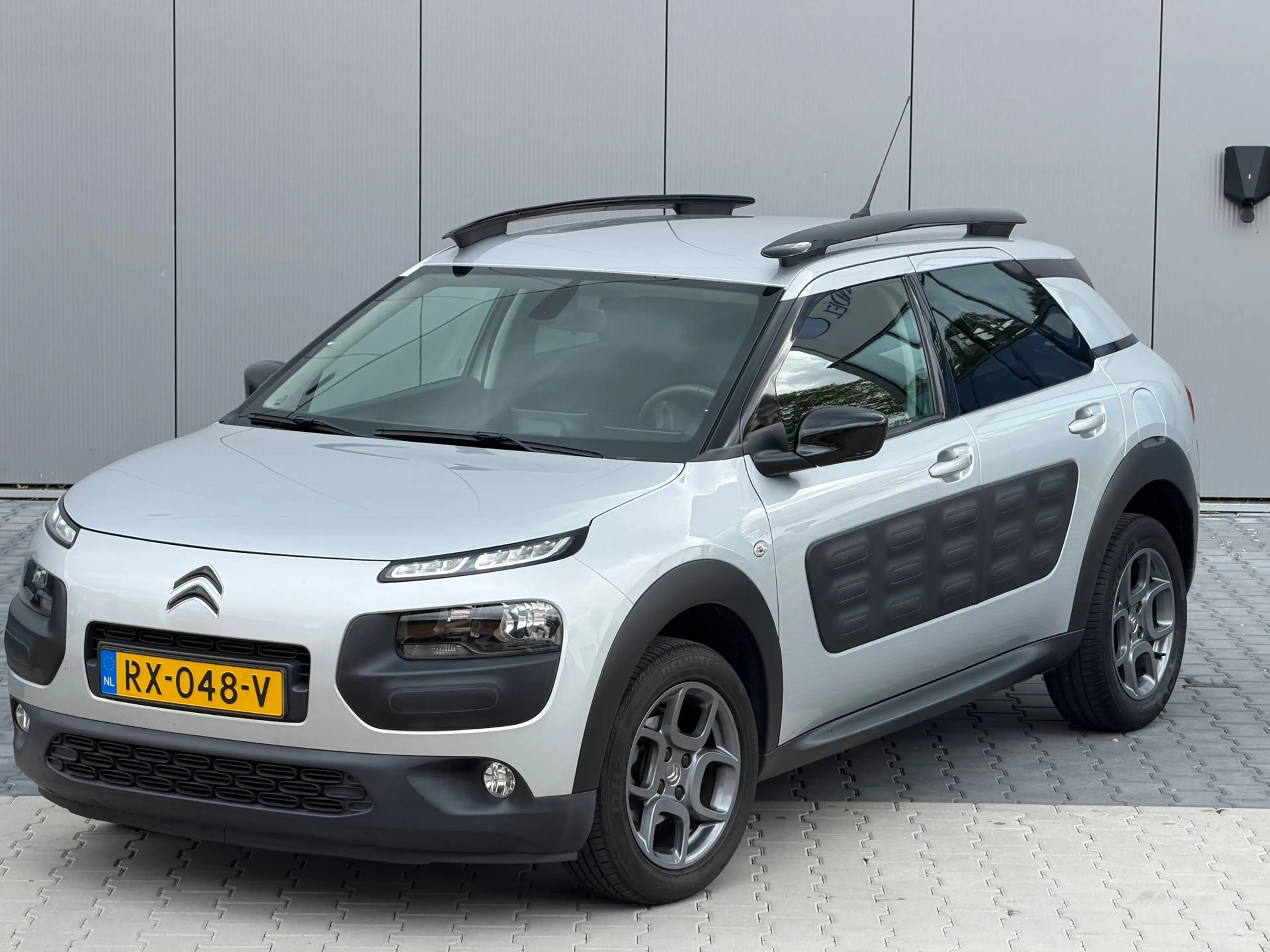 Citroen C4 Cactus 1.2 PureTech Shine - Gris Aluminium - Camera/Clima — photo 19
