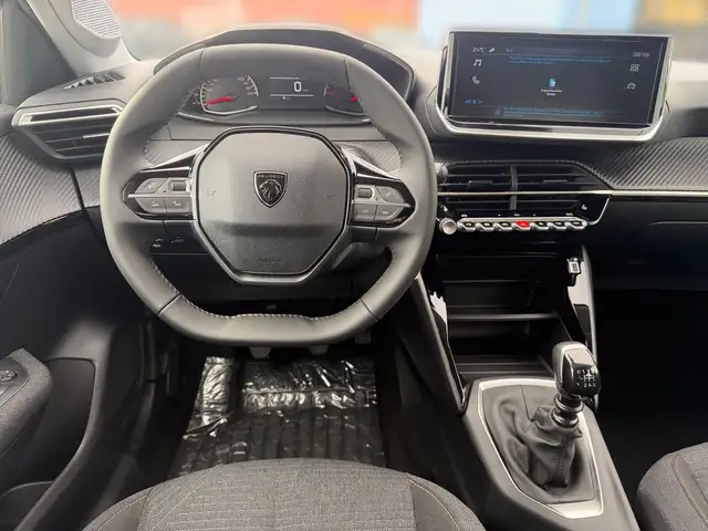 Peugeot 208 view 9