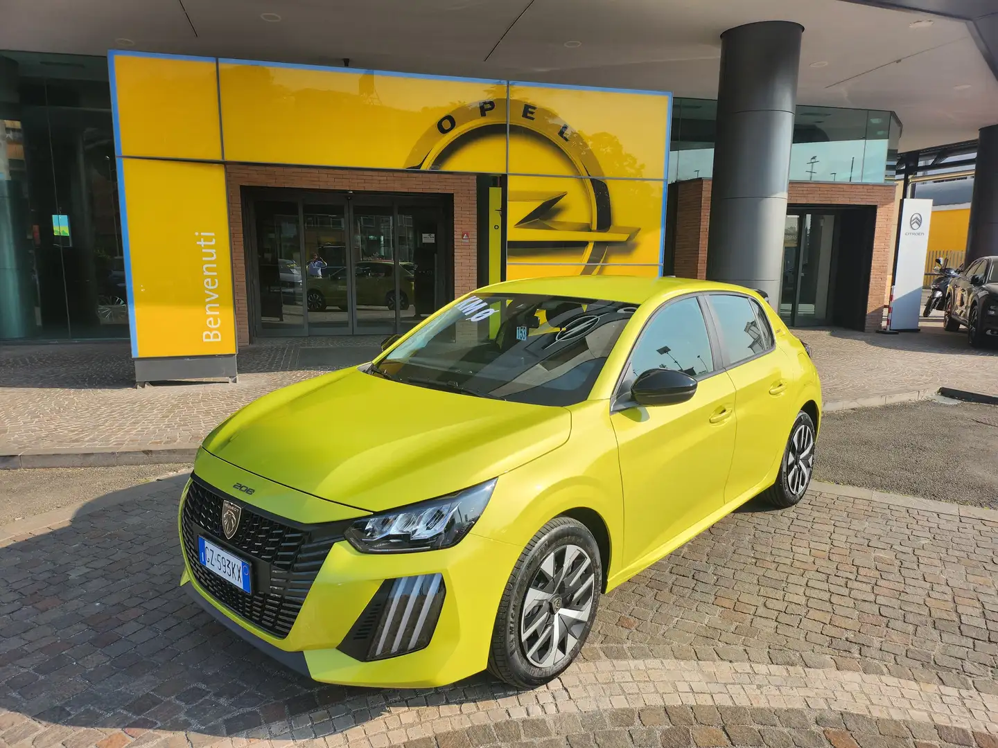 Peugeot 208 208 1.2 hybrid Style 110cv e-dcs 6 Geel - 1