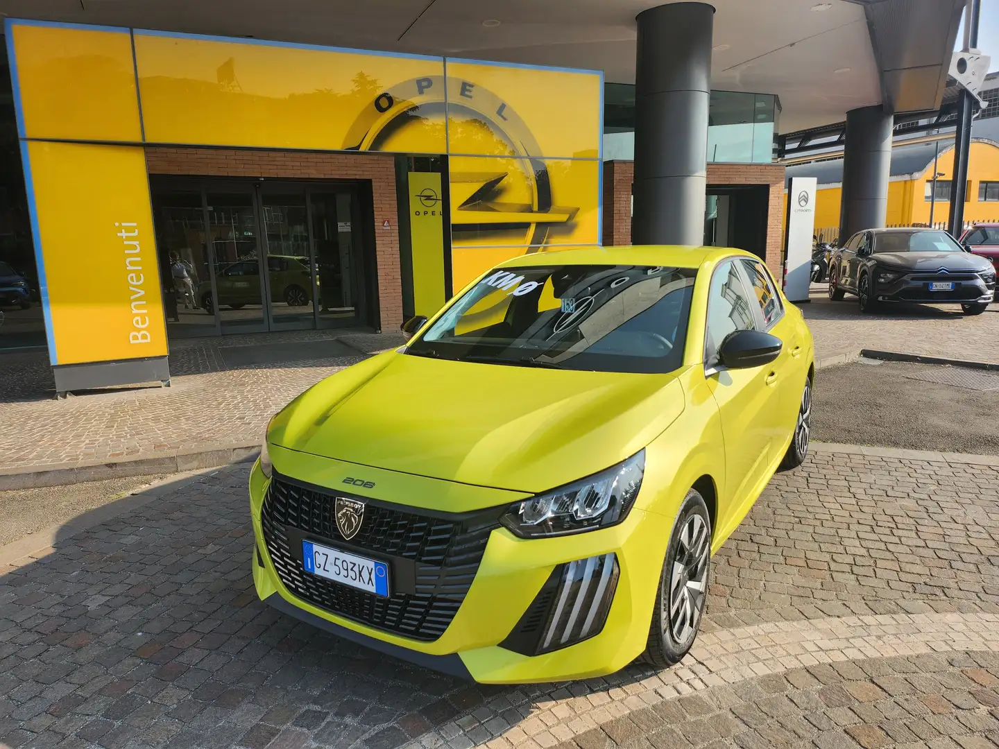 Peugeot 208 208 1.2 hybrid Style 110cv e-dcs 6 Geel - 2