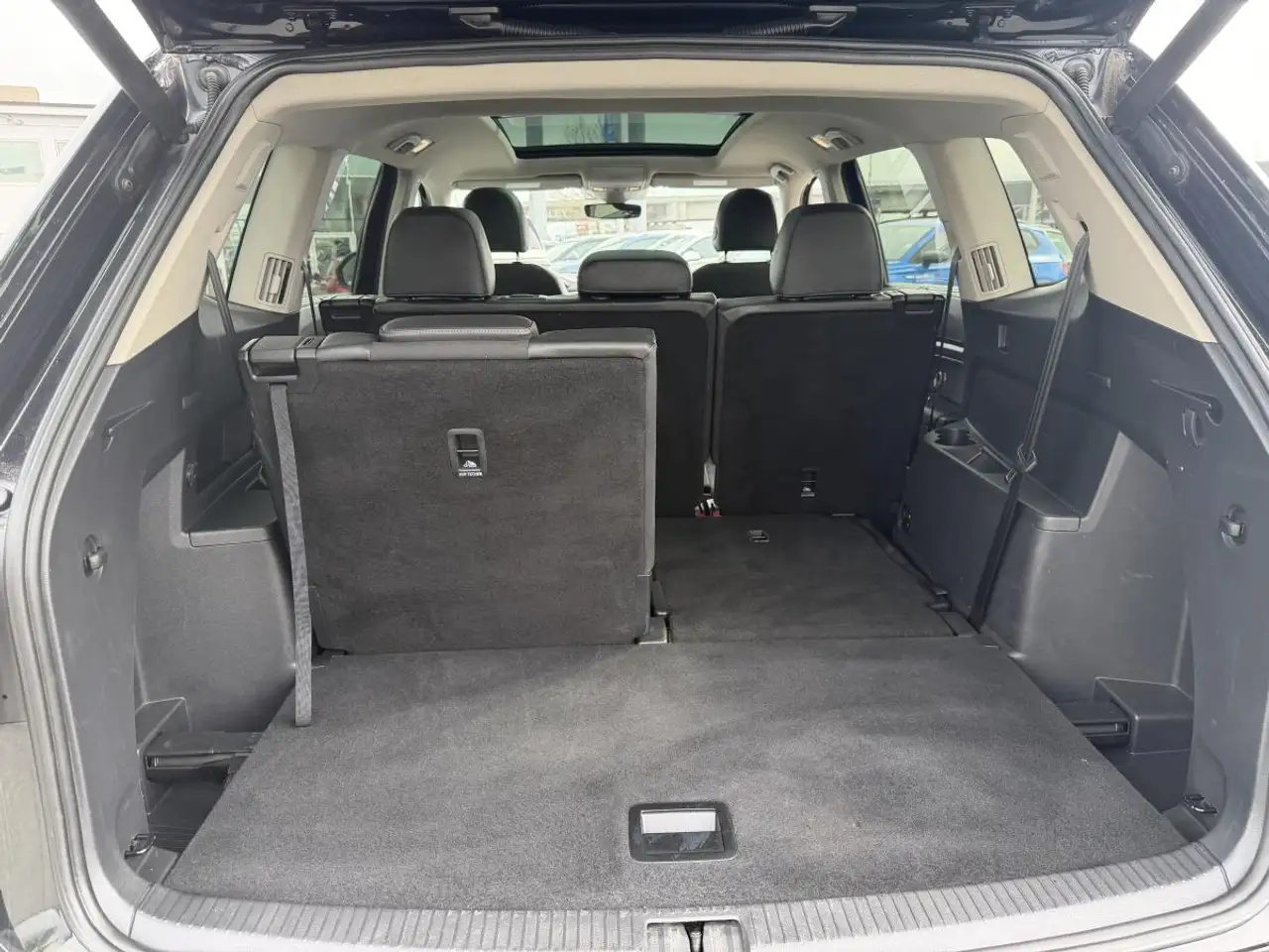 Volkswagen Atlas снимка Volkswagen Atlas