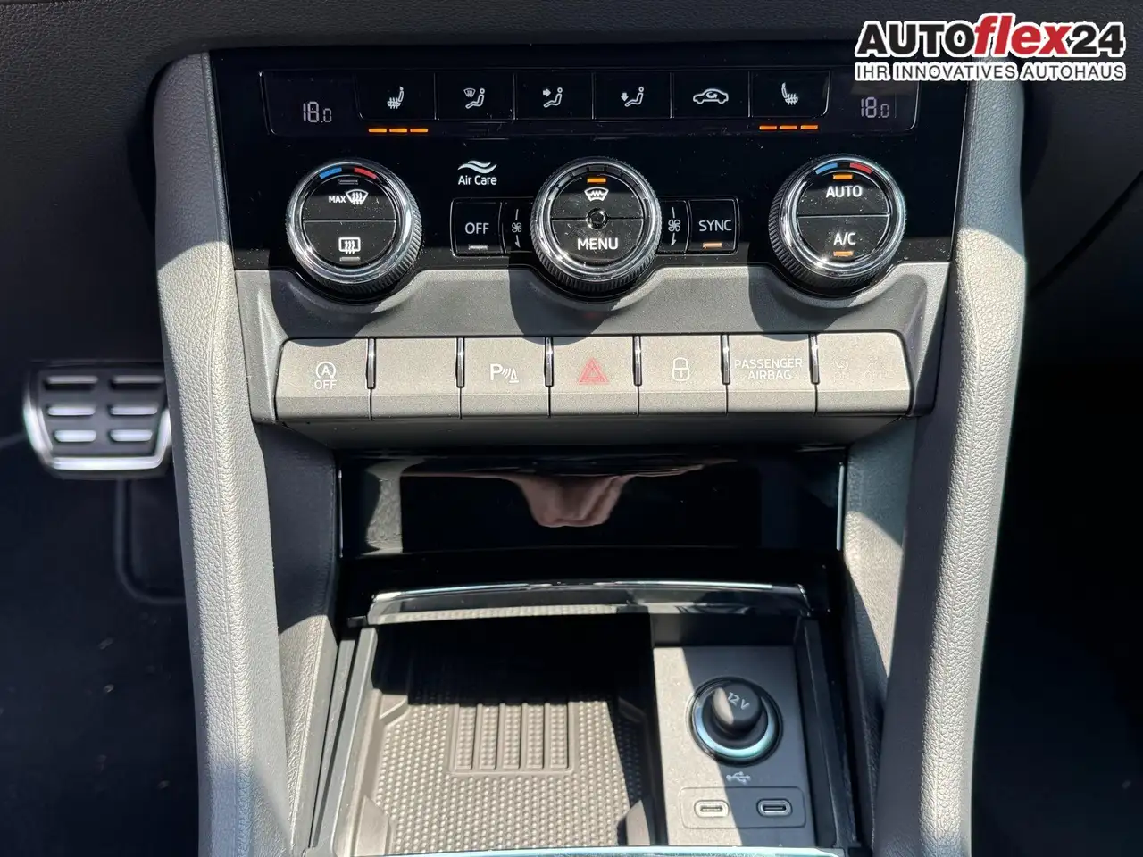 Skoda Karoq Sportline 2,0 TSI 4x4 DSG Leder 2ZKlimaautomati..., миниатюра 18