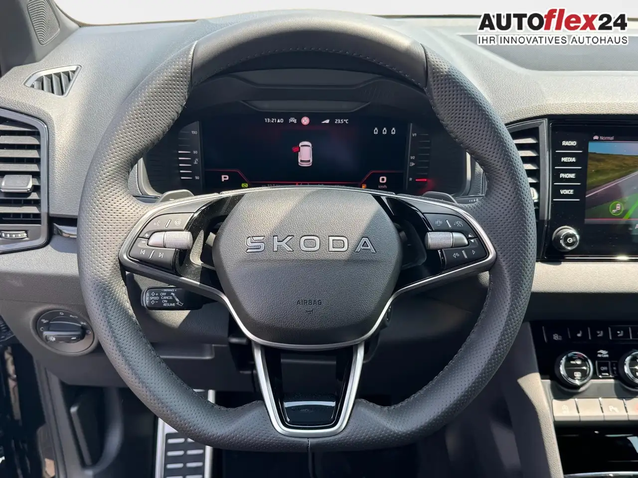 Skoda Karoq Sportline 2,0 TSI 4x4 DSG Leder 2ZKlimaautomati..., миниатюра 13