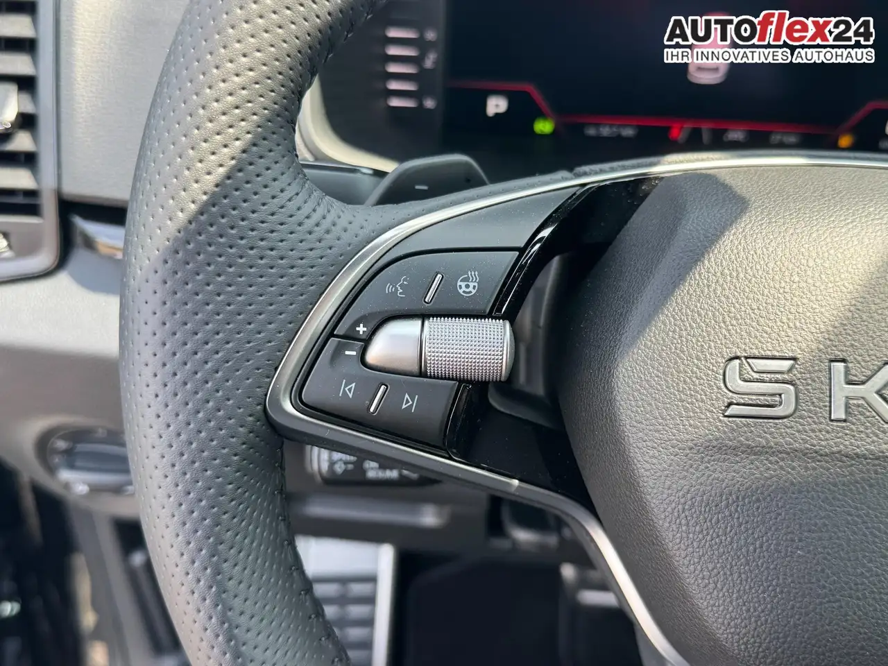 Skoda Karoq Sportline 2,0 TSI 4x4 DSG Leder 2ZKlimaautomati..., миниатюра 14