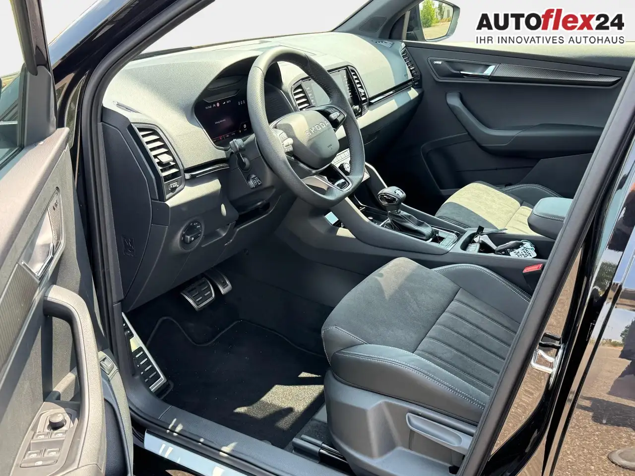 Skoda Karoq Sportline 2,0 TSI 4x4 DSG Leder 2ZKlimaautomati..., миниатюра 12