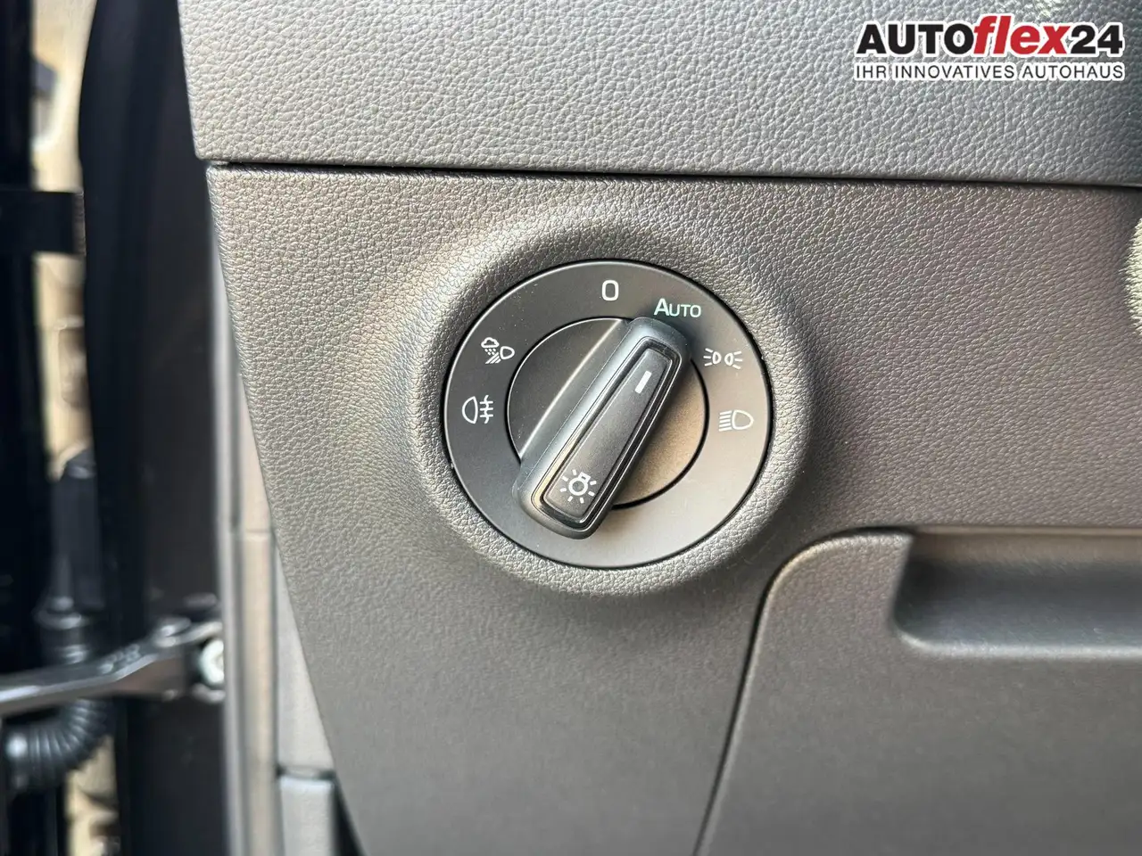 Skoda Karoq Sportline 2,0 TSI 4x4 DSG Leder 2ZKlimaautomati..., миниатюра 27