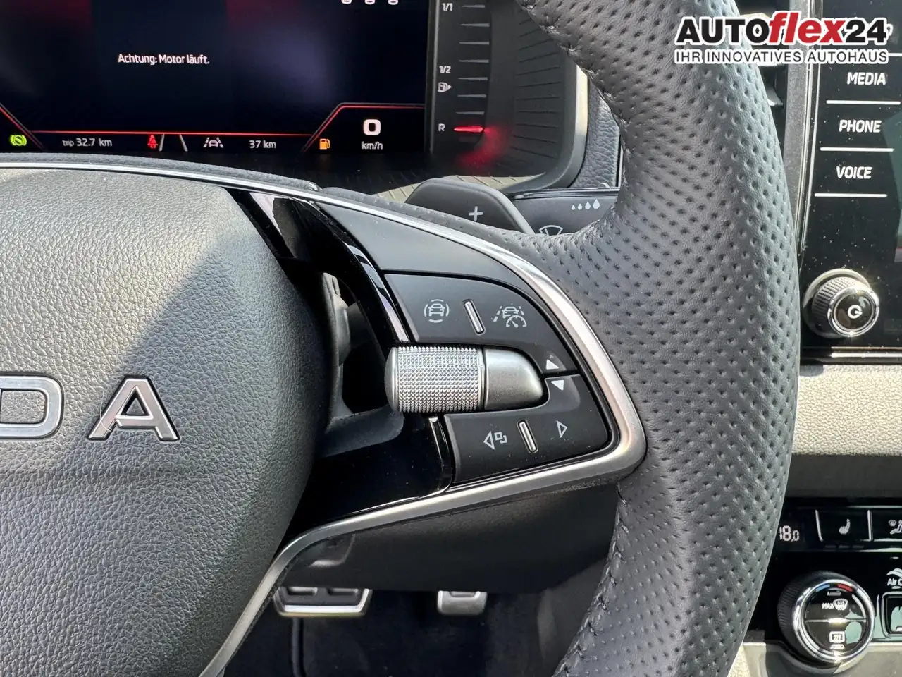 Skoda Karoq Sportline 2,0 TSI 4x4 DSG Leder 2ZKlimaautomati..., миниатюра 15