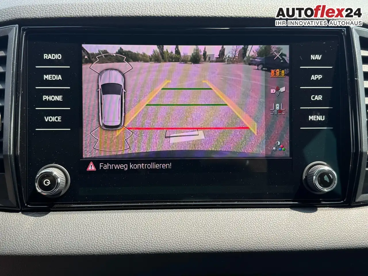 Skoda Karoq Sportline 2,0 TSI 4x4 DSG Leder 2ZKlimaautomati..., миниатюра 20
