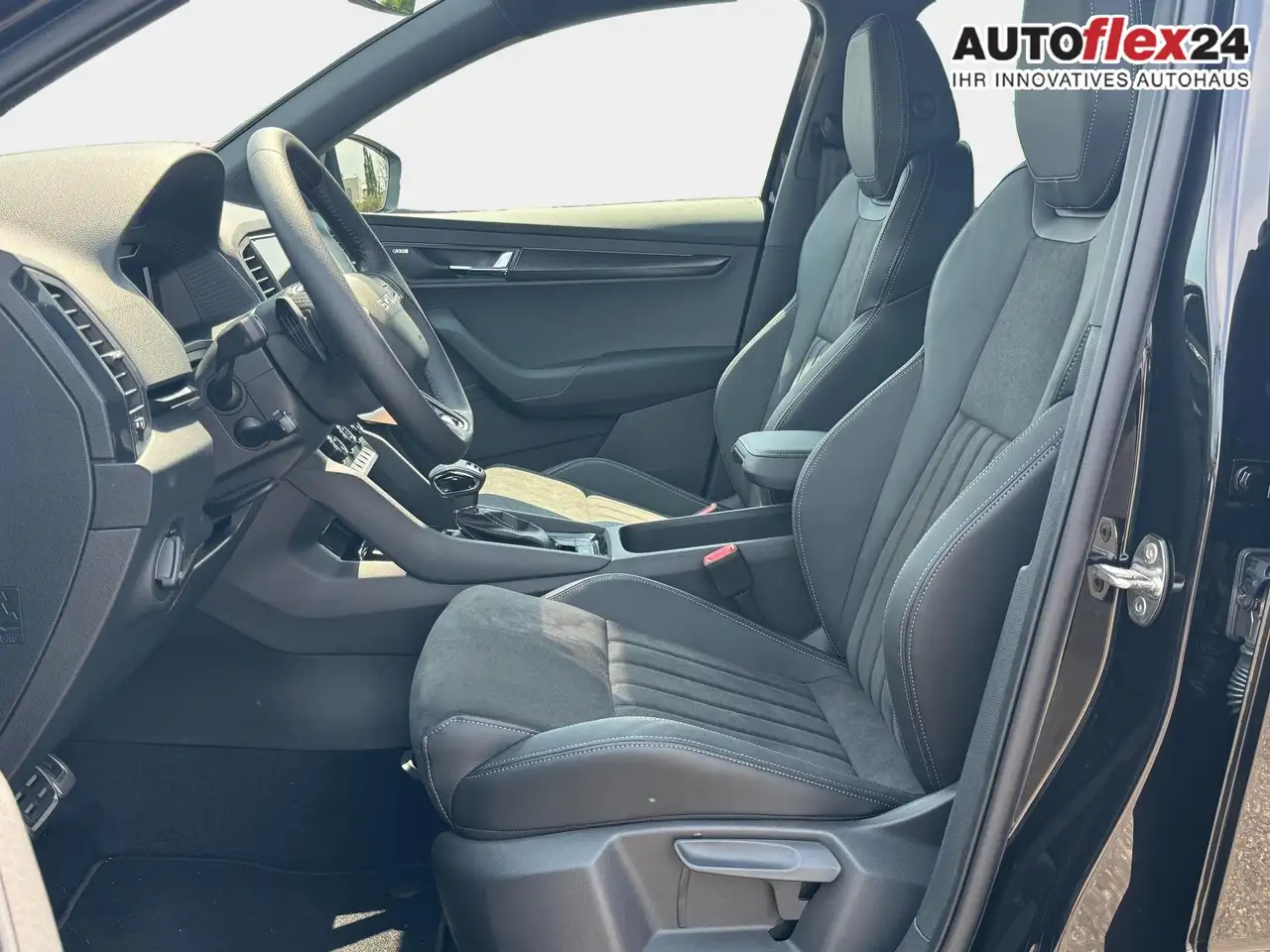 Skoda Karoq Sportline 2,0 TSI 4x4 DSG Leder 2ZKlimaautomati..., миниатюра 29