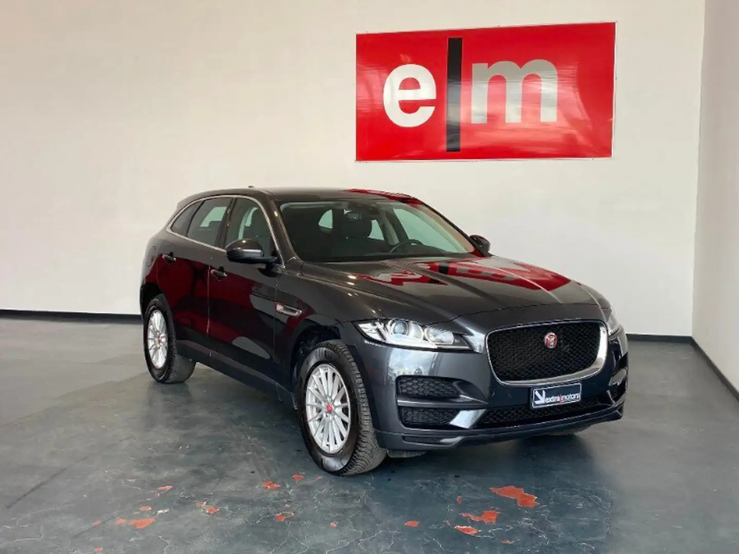 Jaguar F-Pace 2.0 D PURE Gris - 2