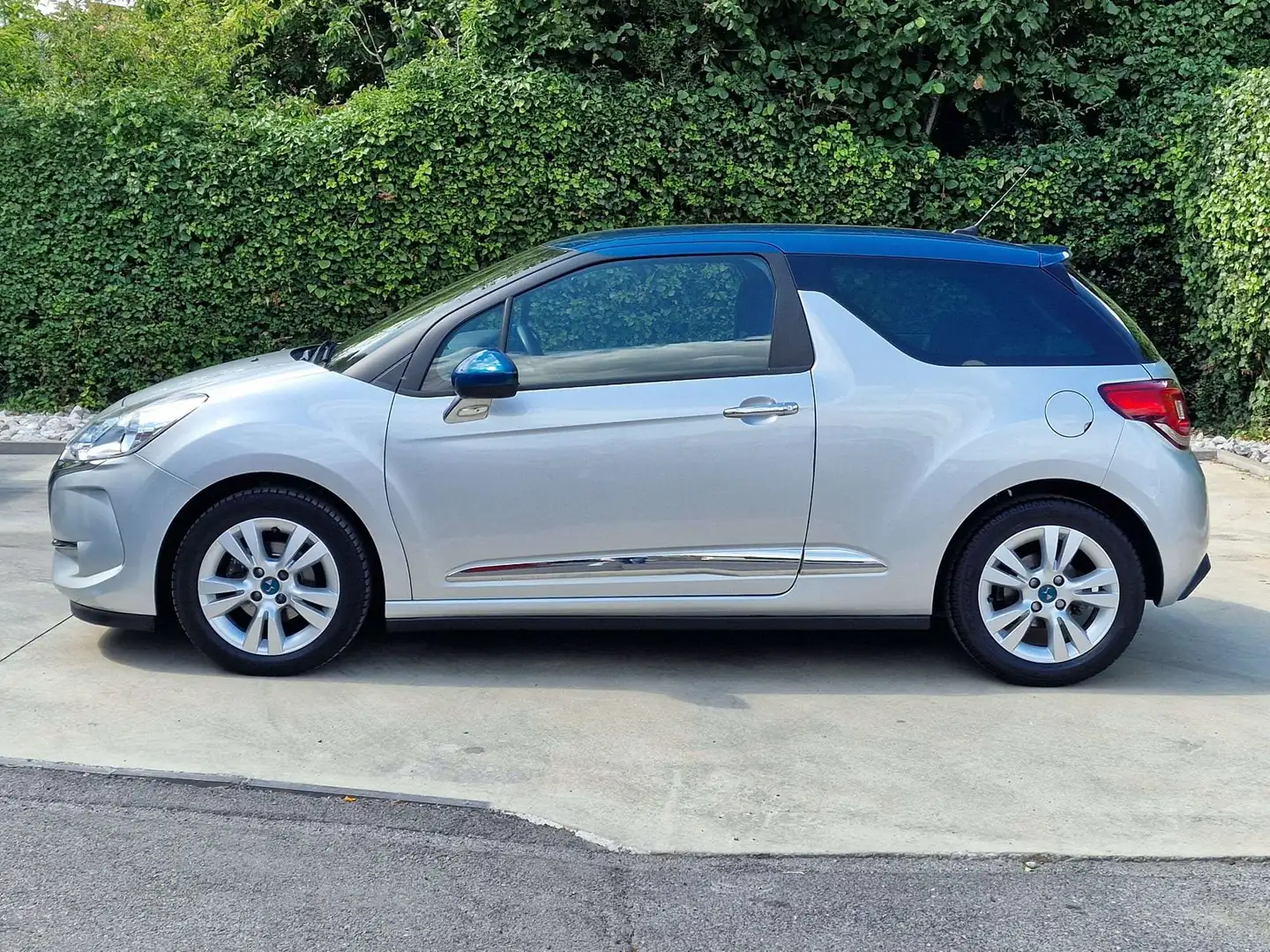 DS Automobiles DS 3 1.6 HDI 100 CV So Chic  59000 KM  GPS CLIM REG Grijs - 2