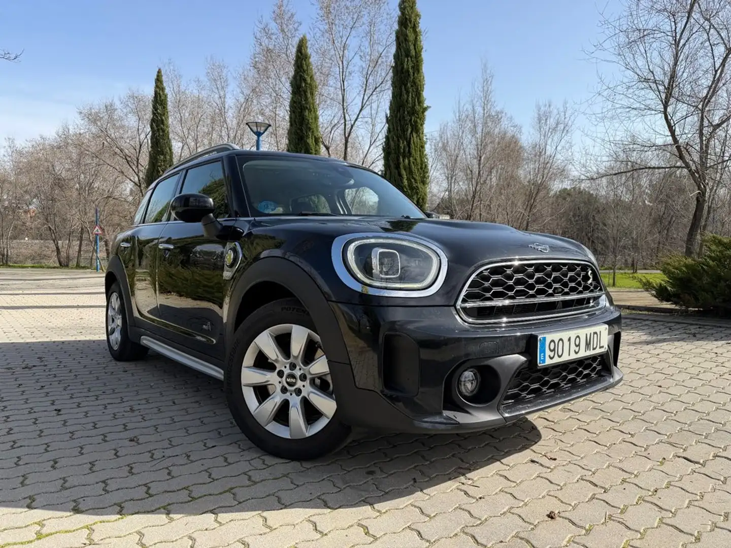 MINI Cooper SE ALL4 Schwarz - 2