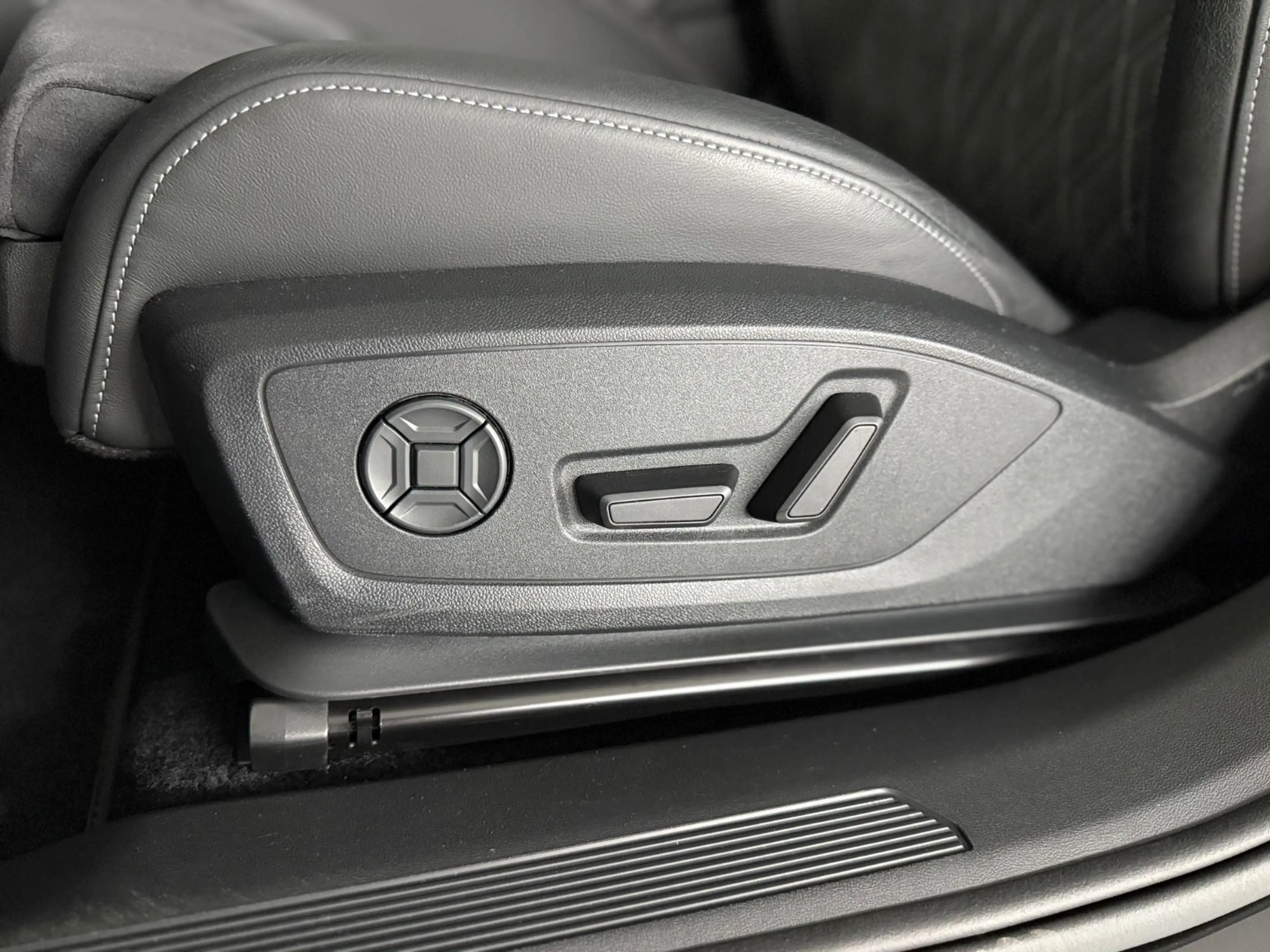 Audi Q4 e-tron Q4 55 Sportback S-Line Wärmepumpe Sonos AHK MMI — photo 15