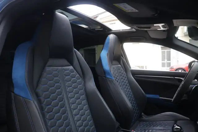 Audi RS Q3 view 3