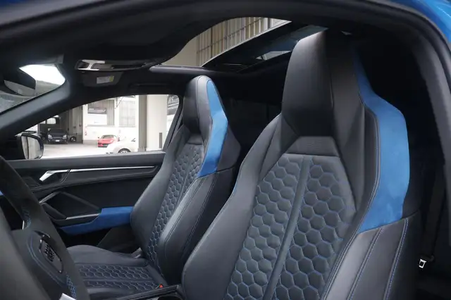 Audi RS Q3 view 18