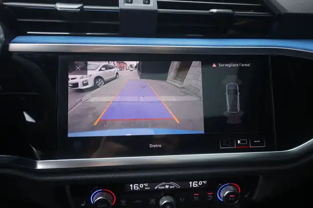 Audi RS Q3 view 9