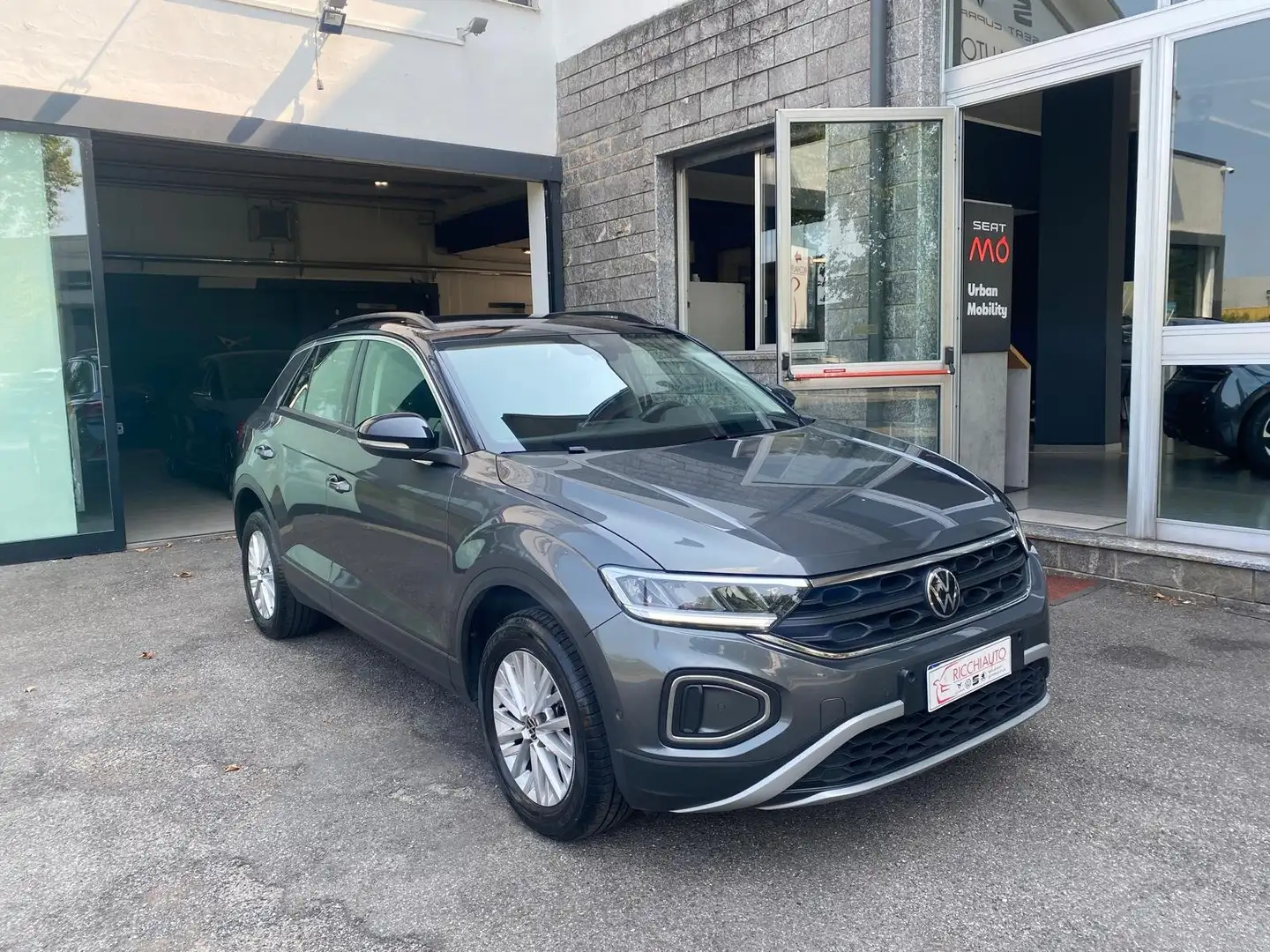 Volkswagen T-Roc T-Roc 2022 1.5 tsi Life Grigio - 1