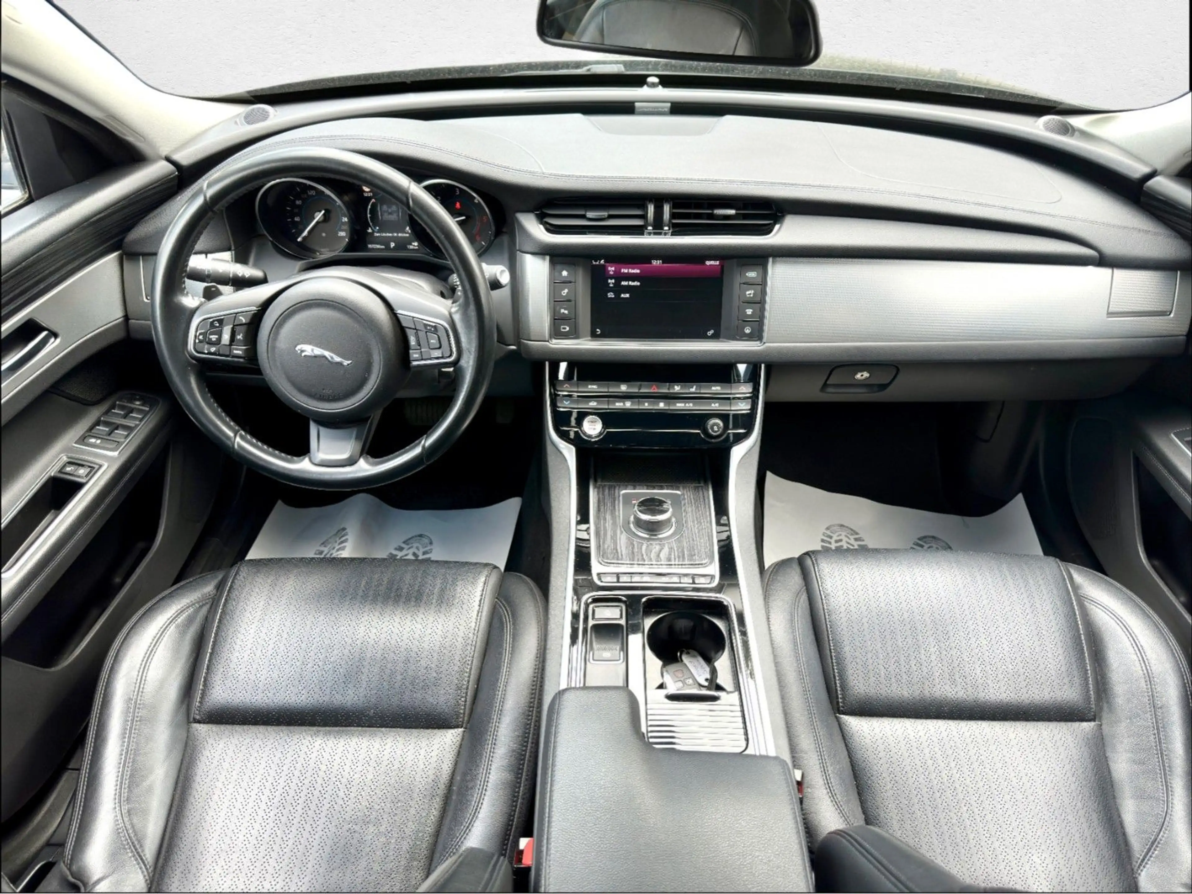 Jaguar XF 30d Prestige Bi-Xenon Rückfahrkamera — photo 10